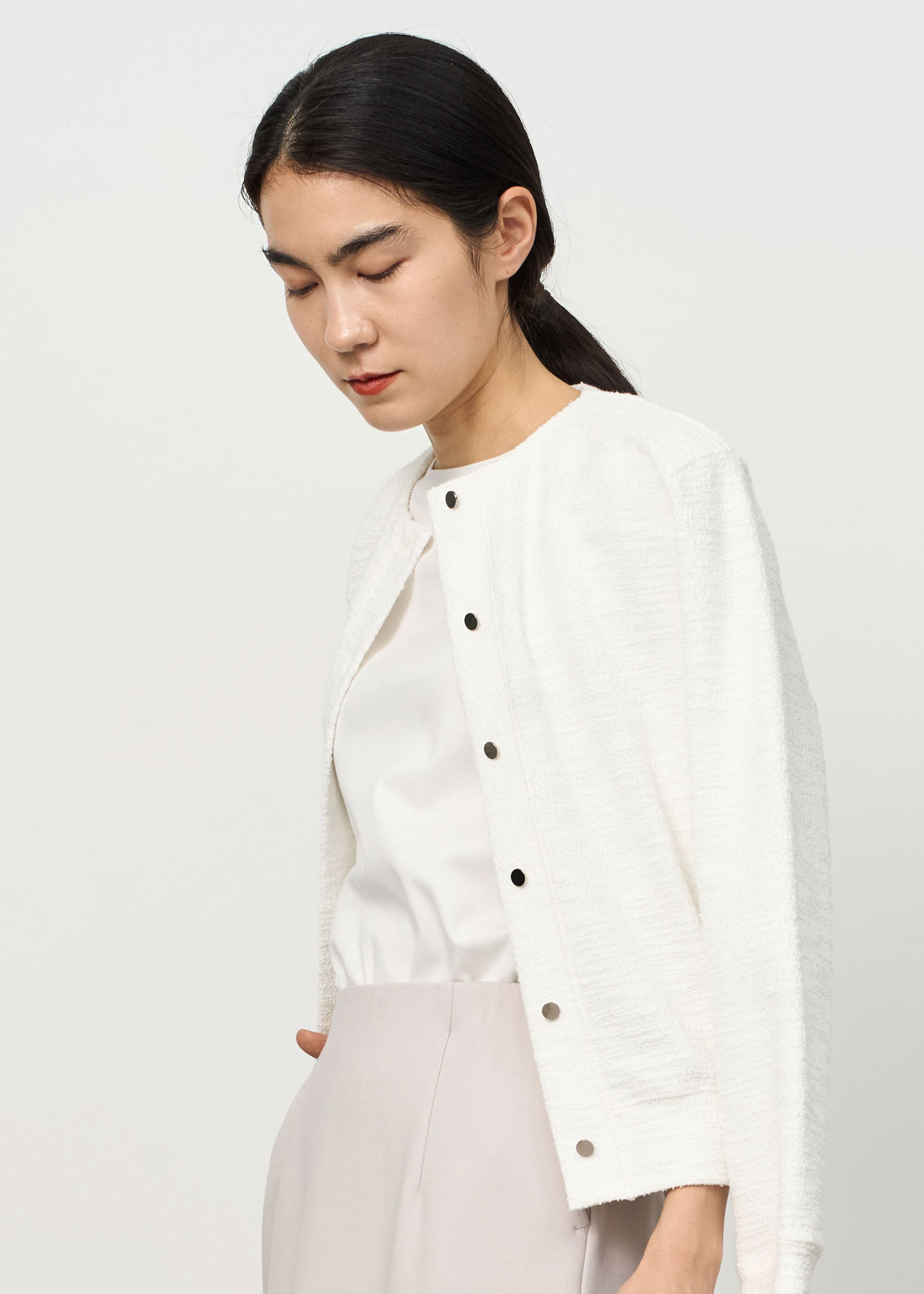 SOEJU ジャケットライクツィーディーカーディガン　ホワイト ジャケットライクツィーディーカーディガン - SOÉJU online store