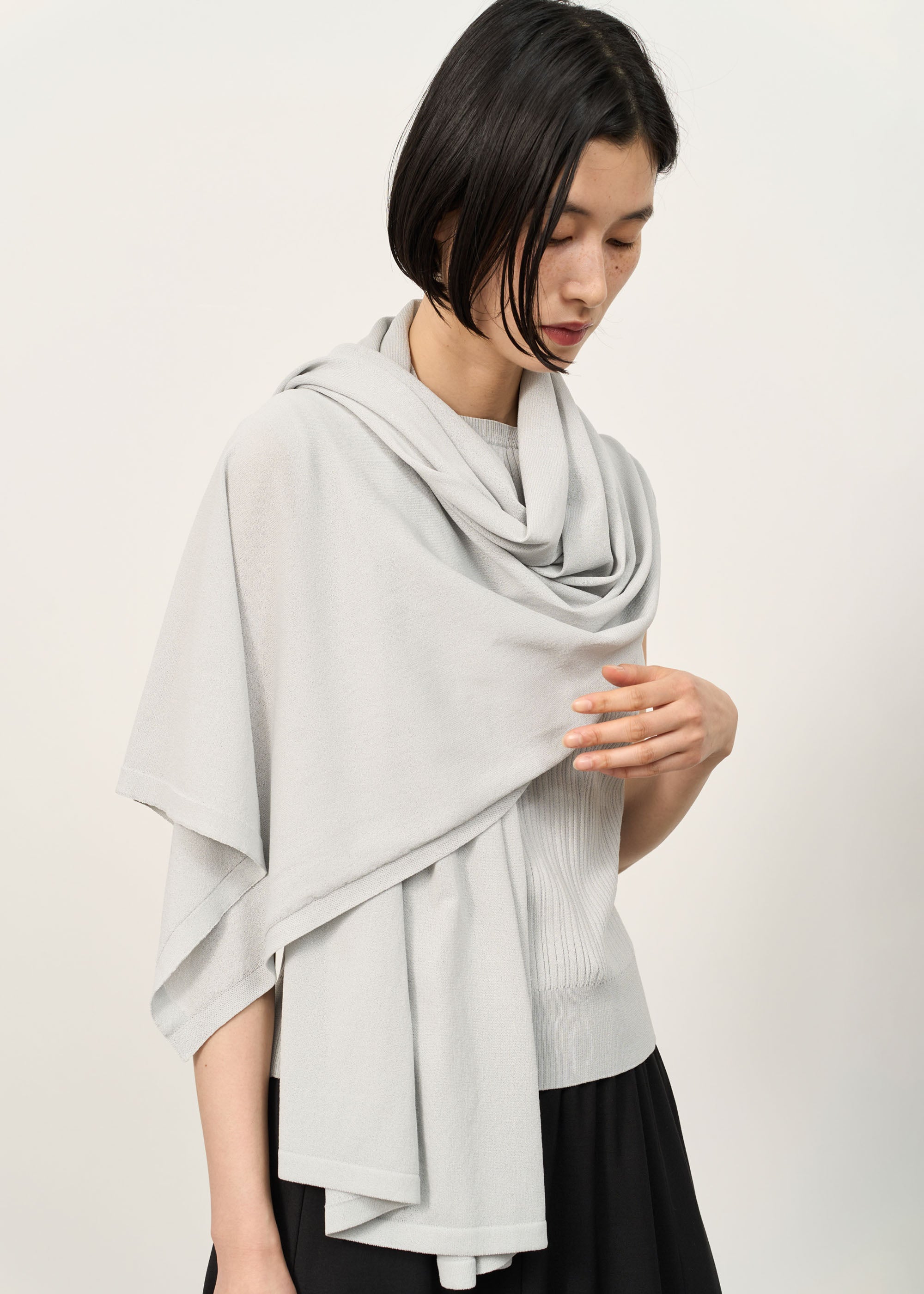 SOÉJU ダークグレー ストール・ショール UV大判ストール- SOÉJU online store｜上質な大人の女性のためのUVストール