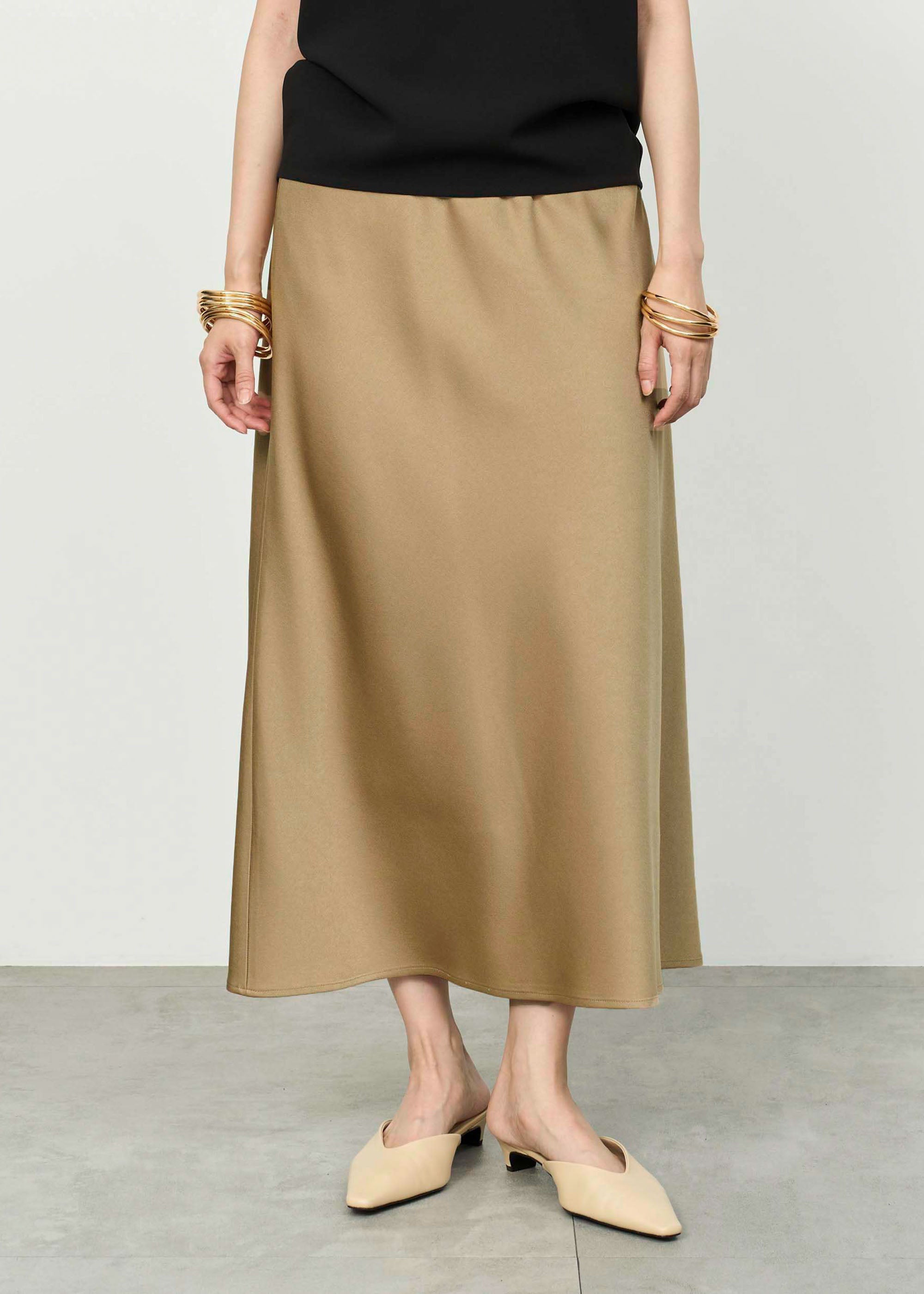 トリアセサテンロングスカート
