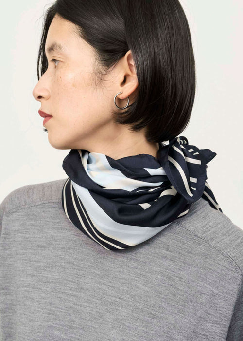 シルク大判スカーフ