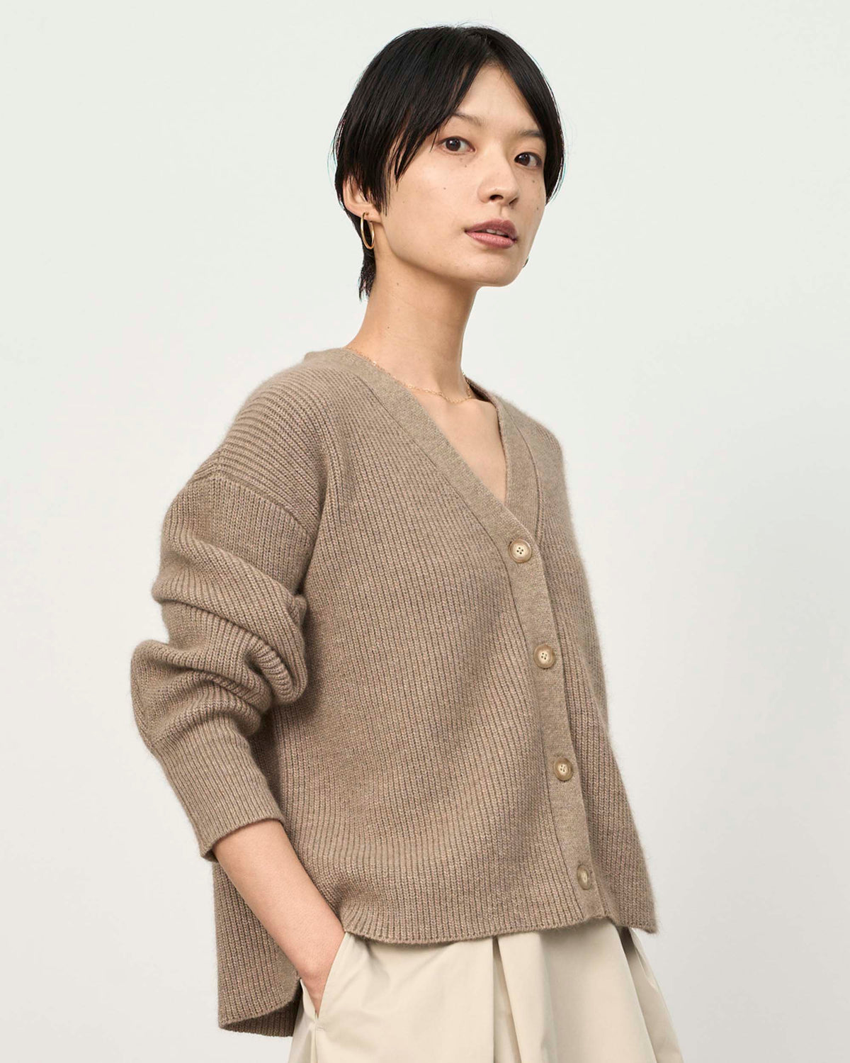 ラクーン混Vネックニットカーディガン - SOÉJU online store｜上質な 