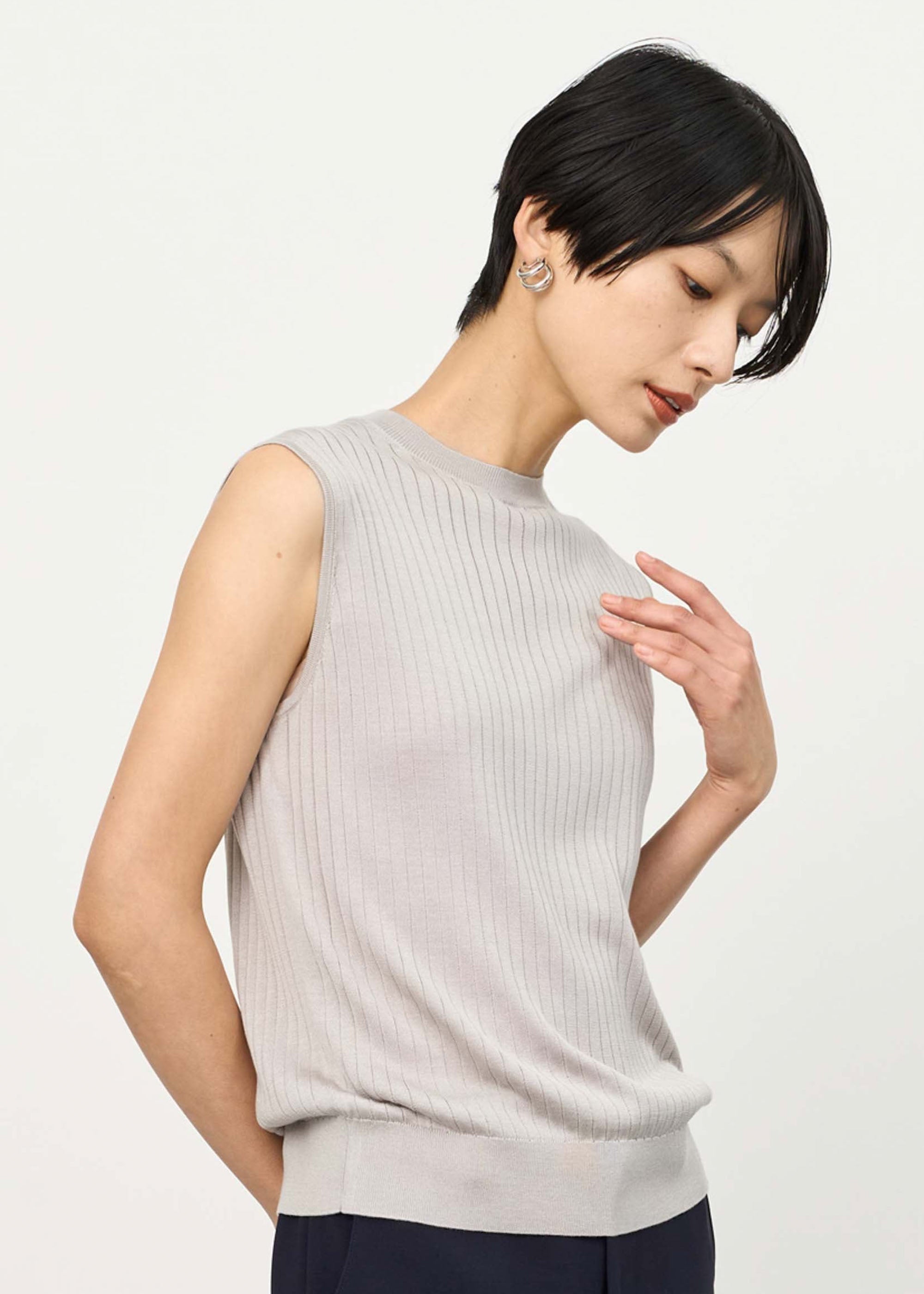シルクワイドリブノースリーブニット - SOÉJU online store｜上質な