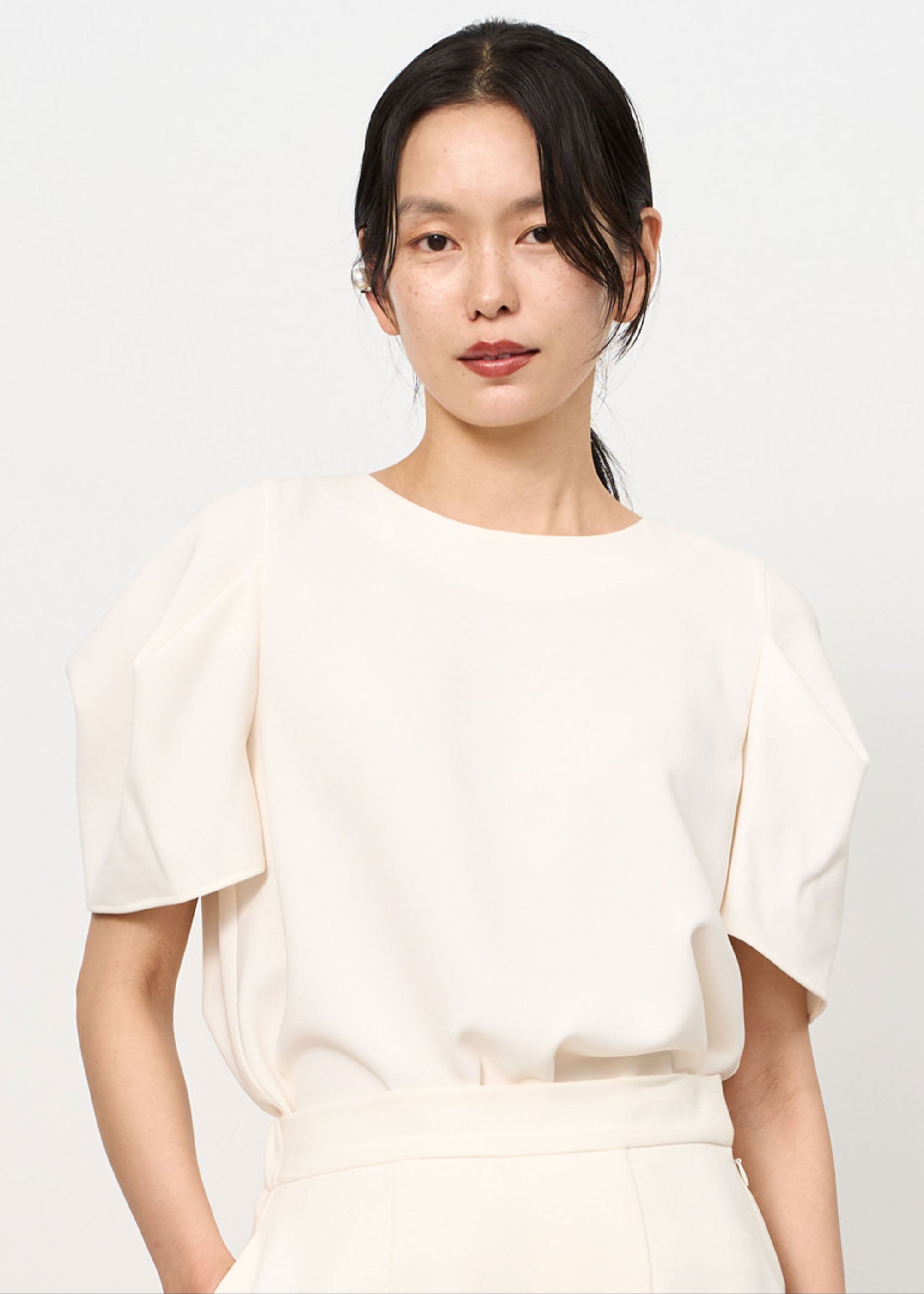 肩タックブラウス - SOÉJU online store｜上質な大人の女性のための