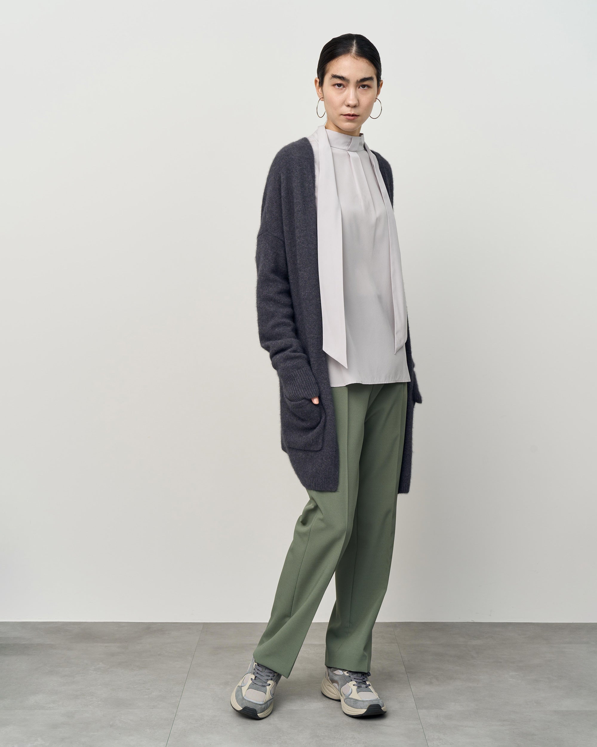 ソフトオックスセンタープレスストレートパンツ - SOÉJU online store