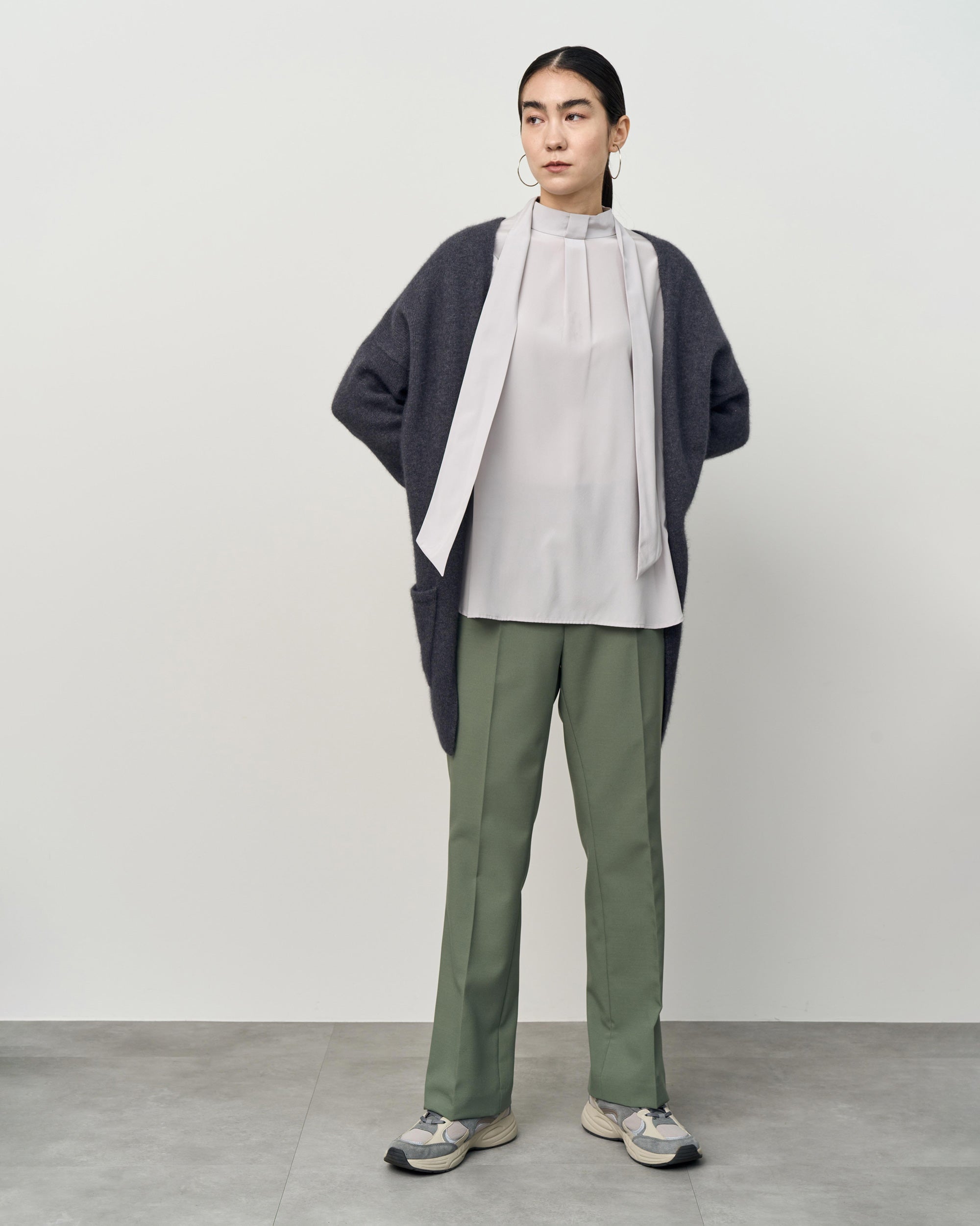 ソフトオックスセンタープレスストレートパンツ - SOÉJU online store