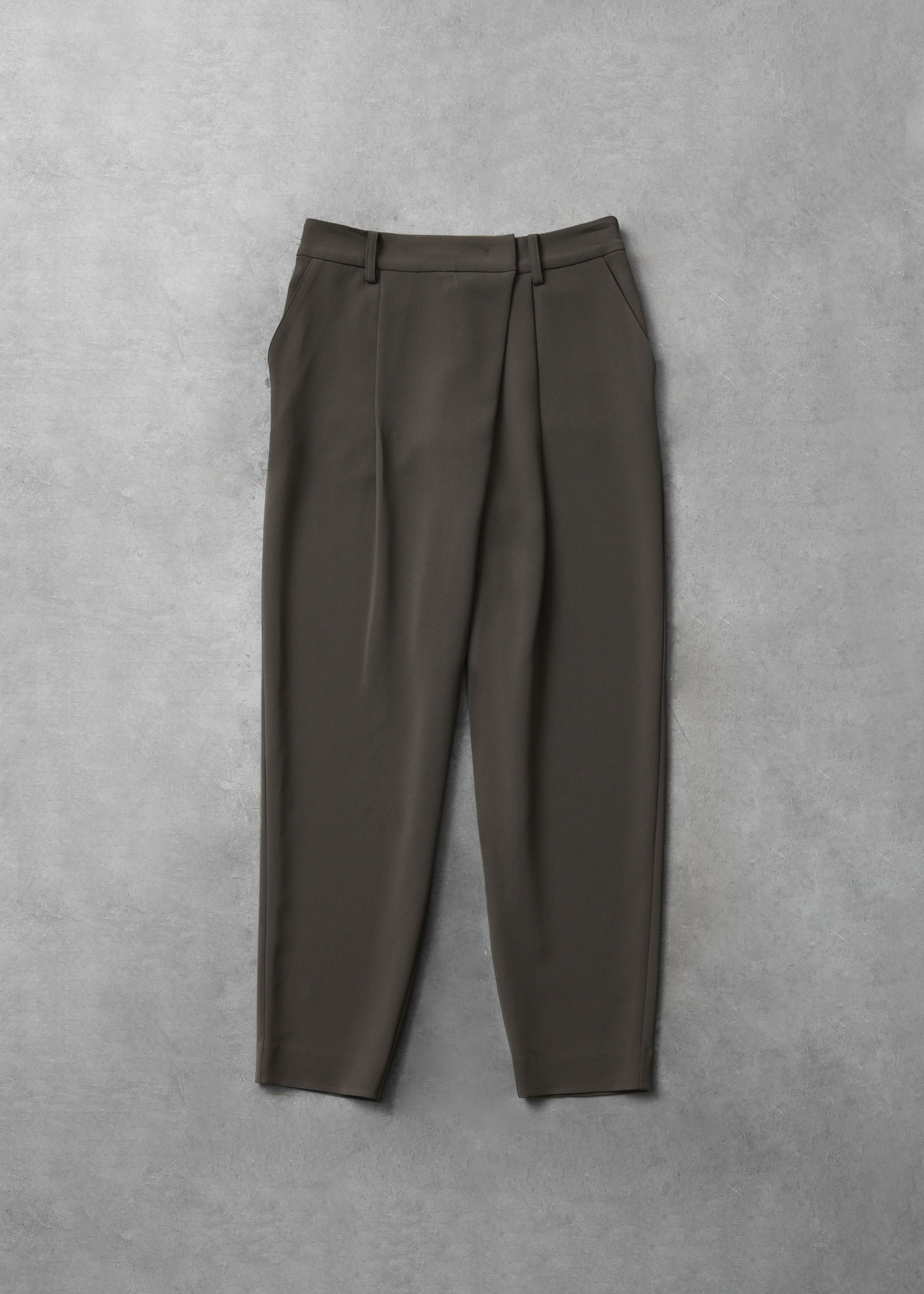 タックパンツ - SOÉJU online store｜上質な大人の女性のためのボトムス