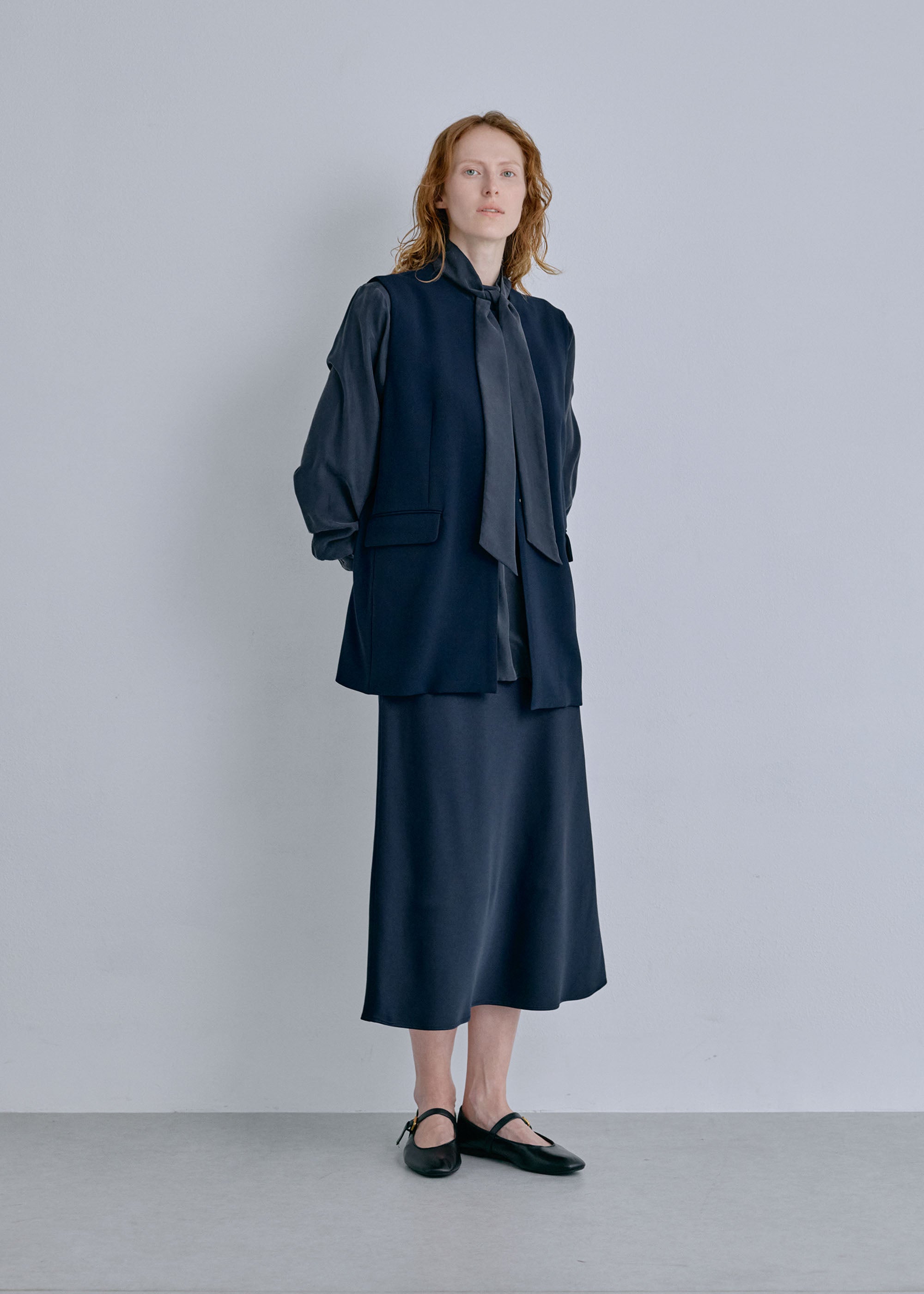 クルーネックジレ