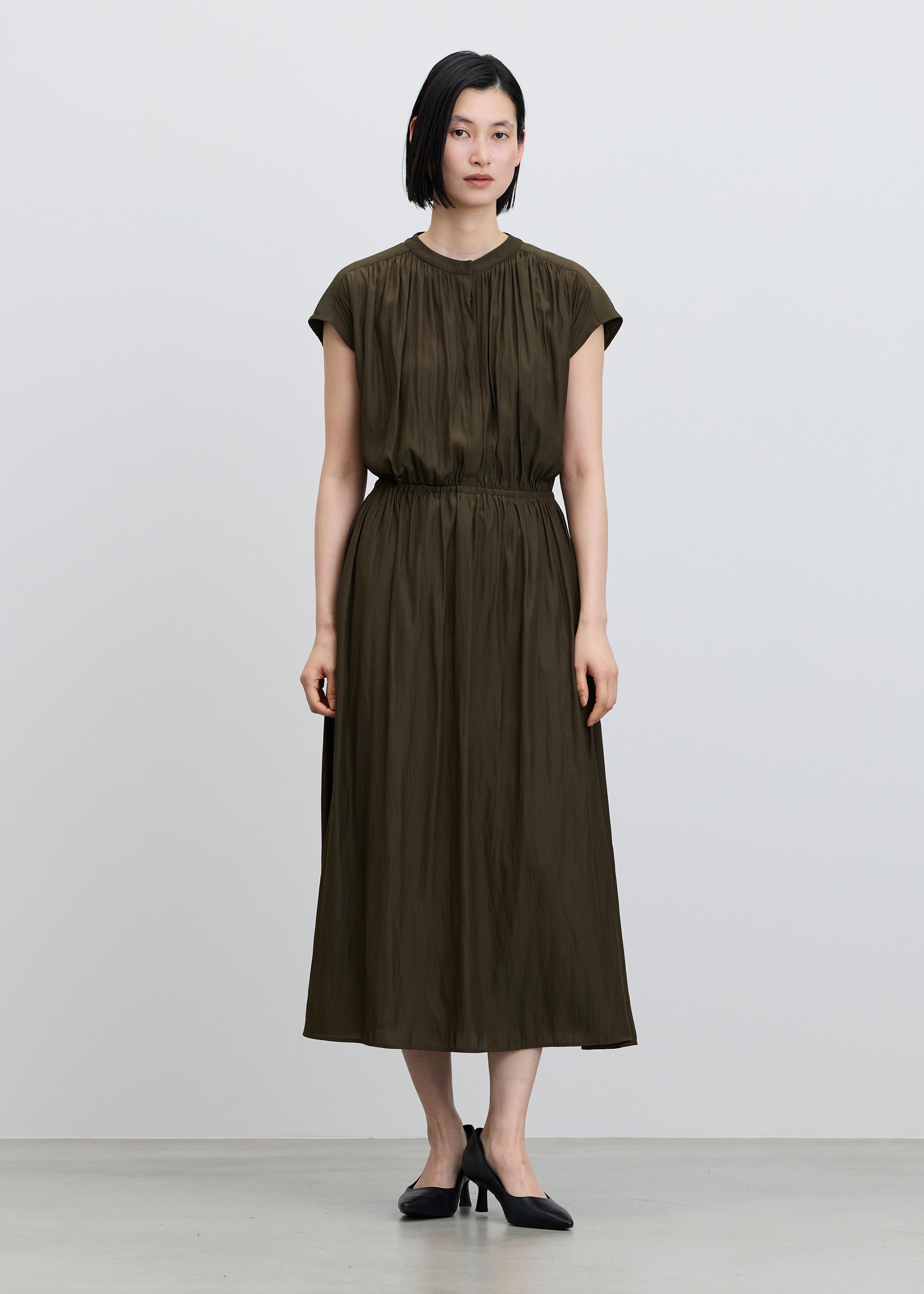 デシンギャザーワンピース - SOÉJU online store｜上質な大人の女性の
