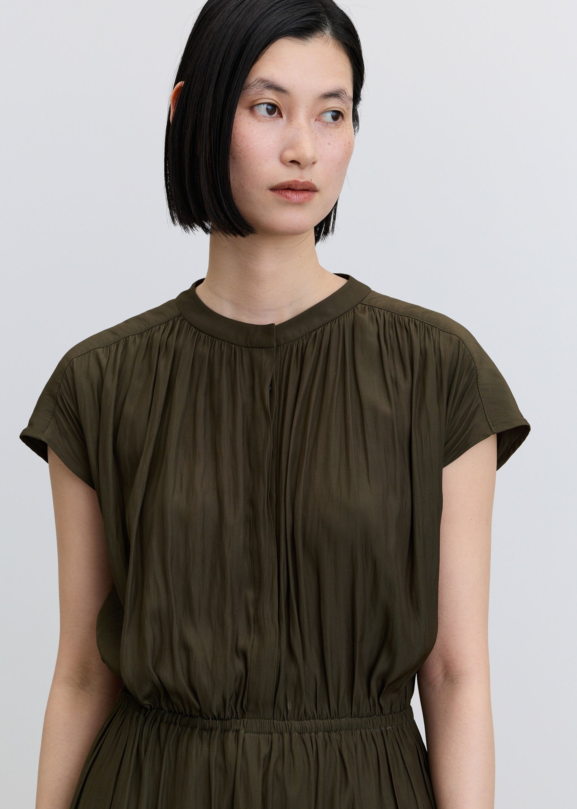 デシンギャザーワンピース