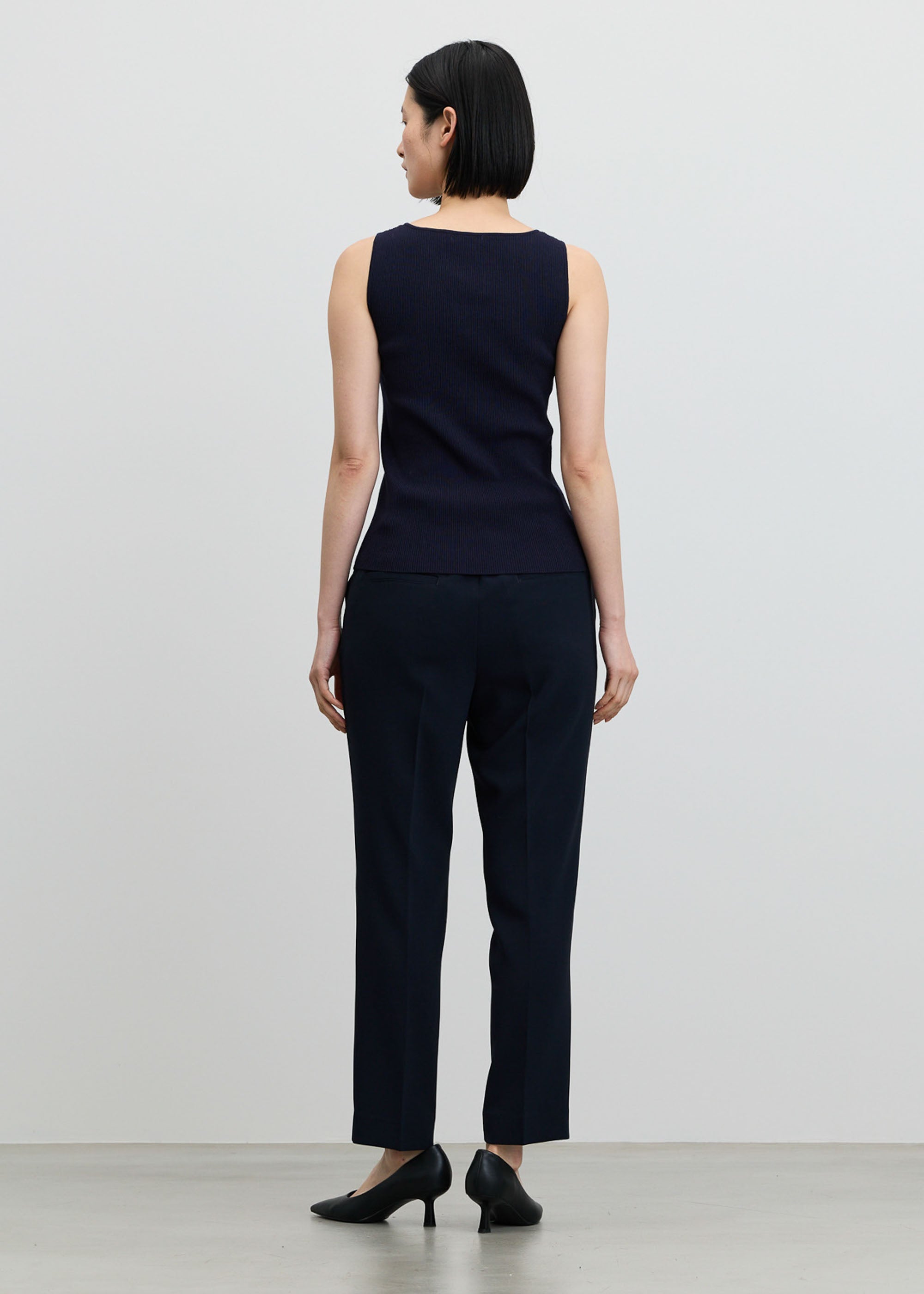 センタープレスパンツ