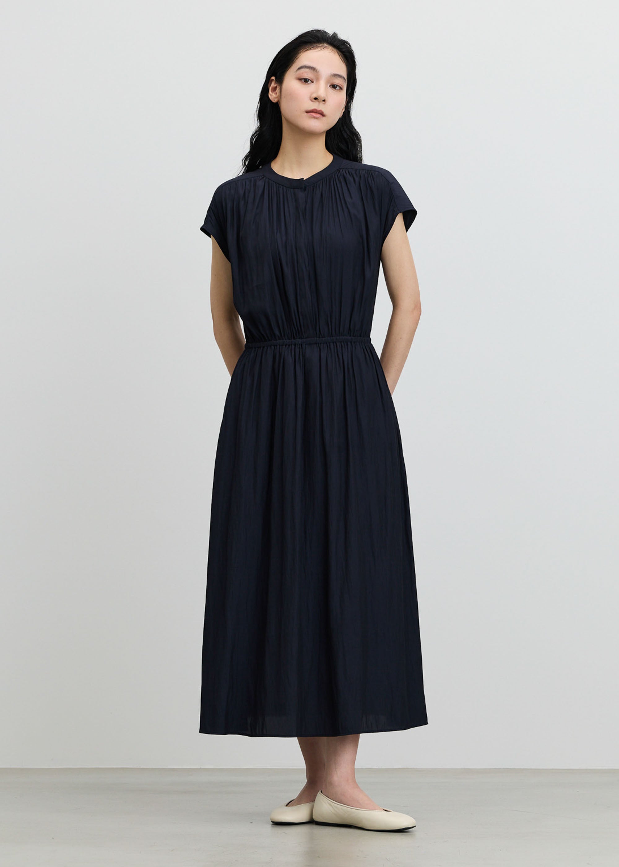 デシンギャザーワンピース