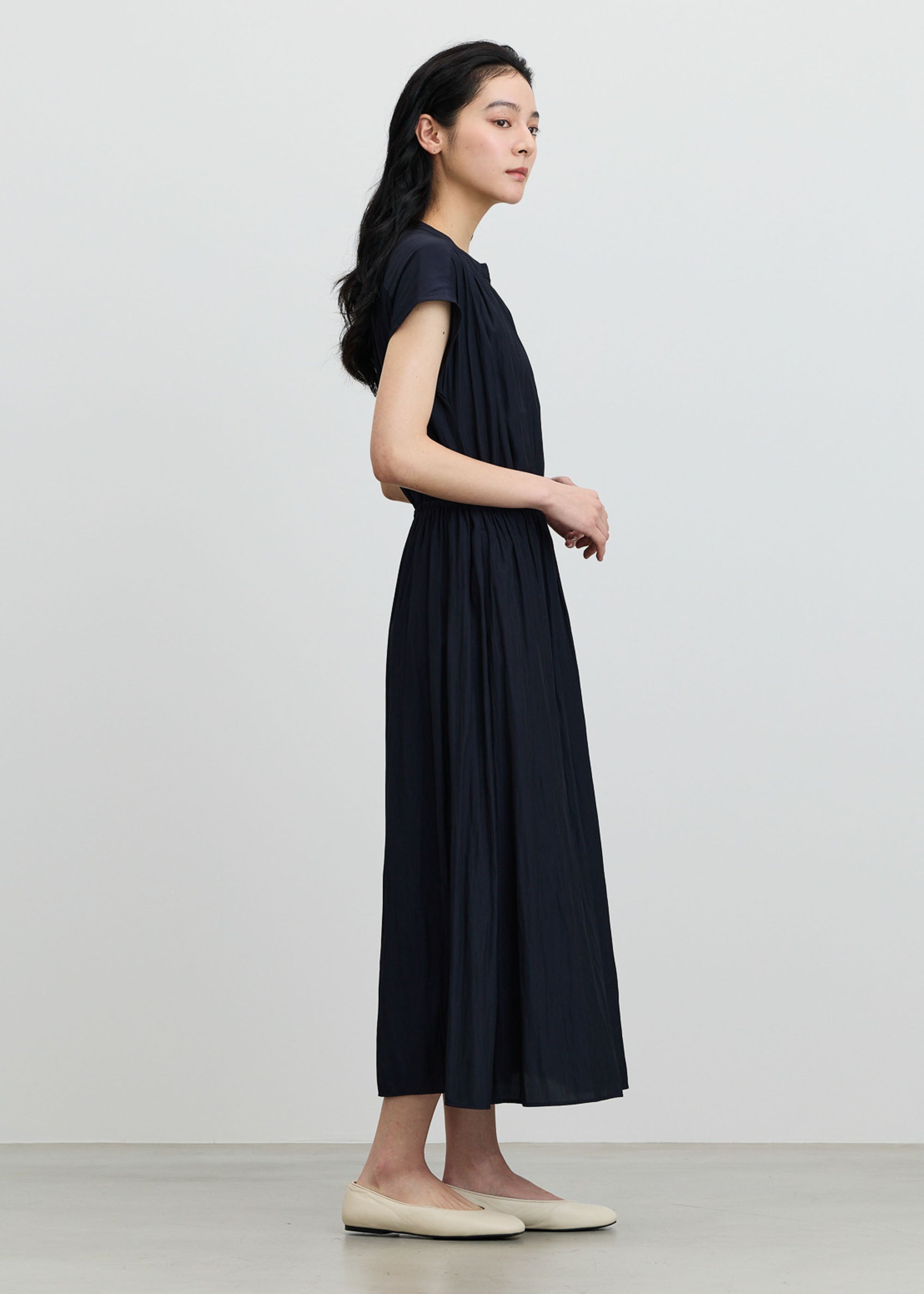 デシンギャザーワンピース