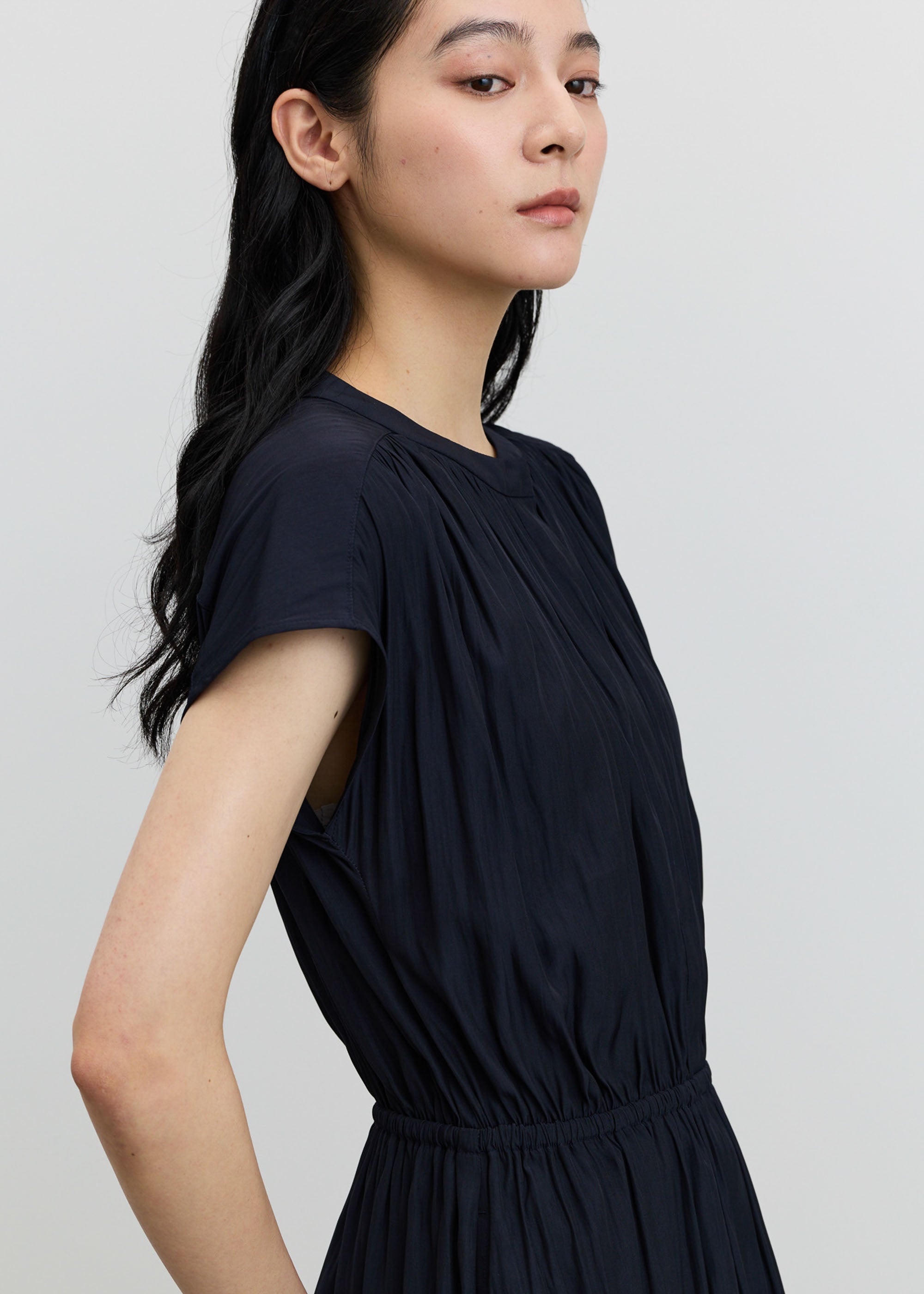 デシンギャザーワンピース