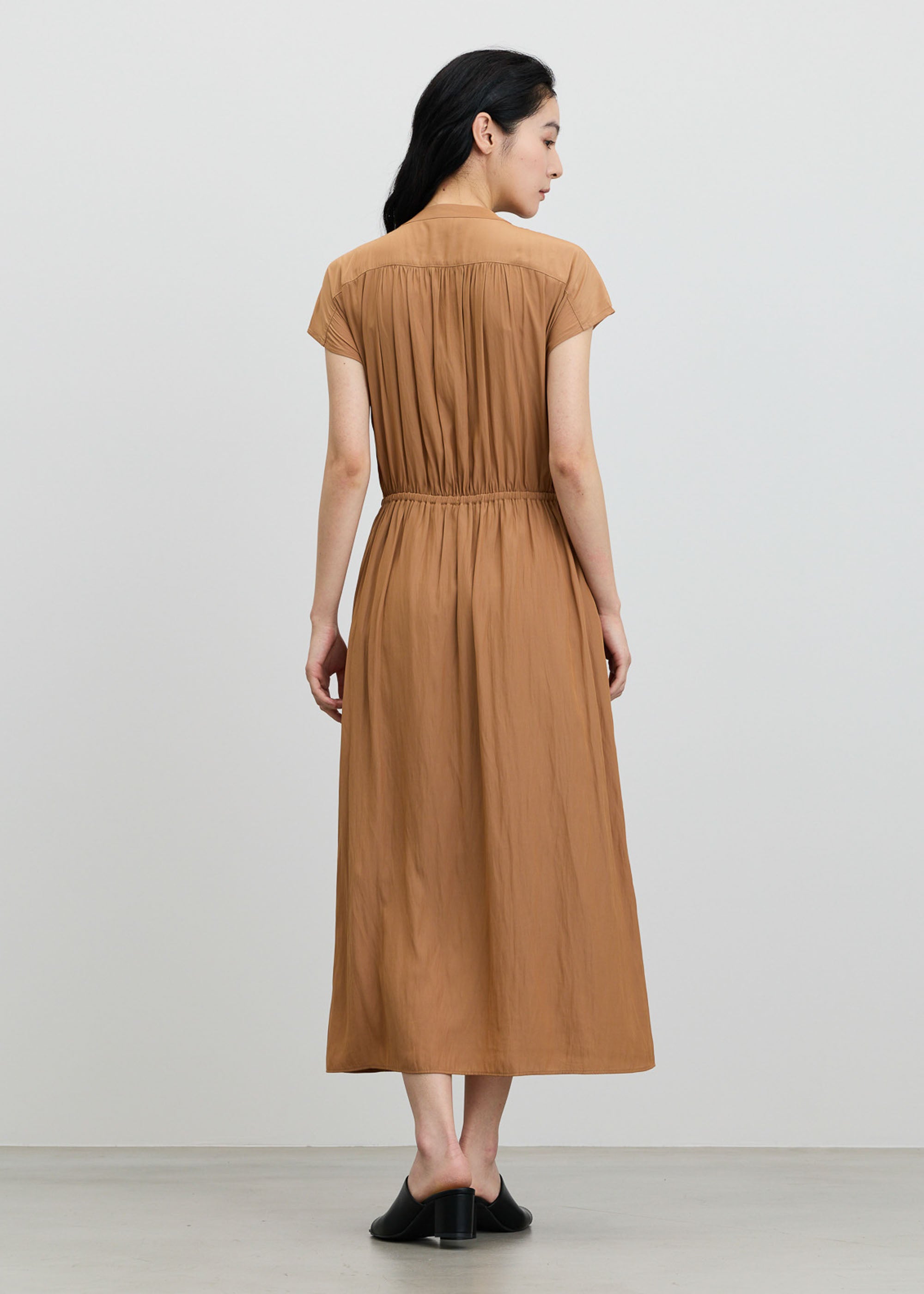 デシンギャザーワンピース - SOÉJU online store｜上質な大人の女性の