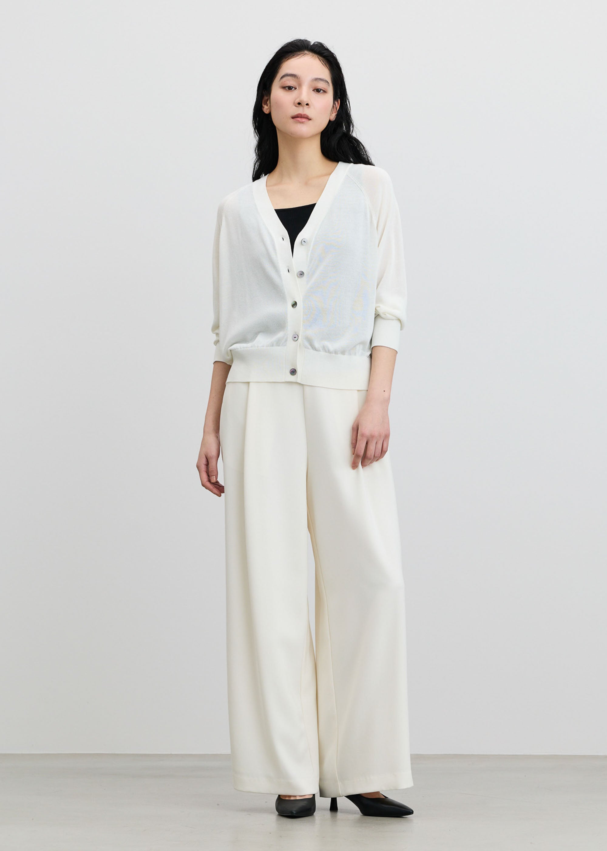 シアーVネックカーディガン - SOÉJU online store｜上質な大人の女性の
