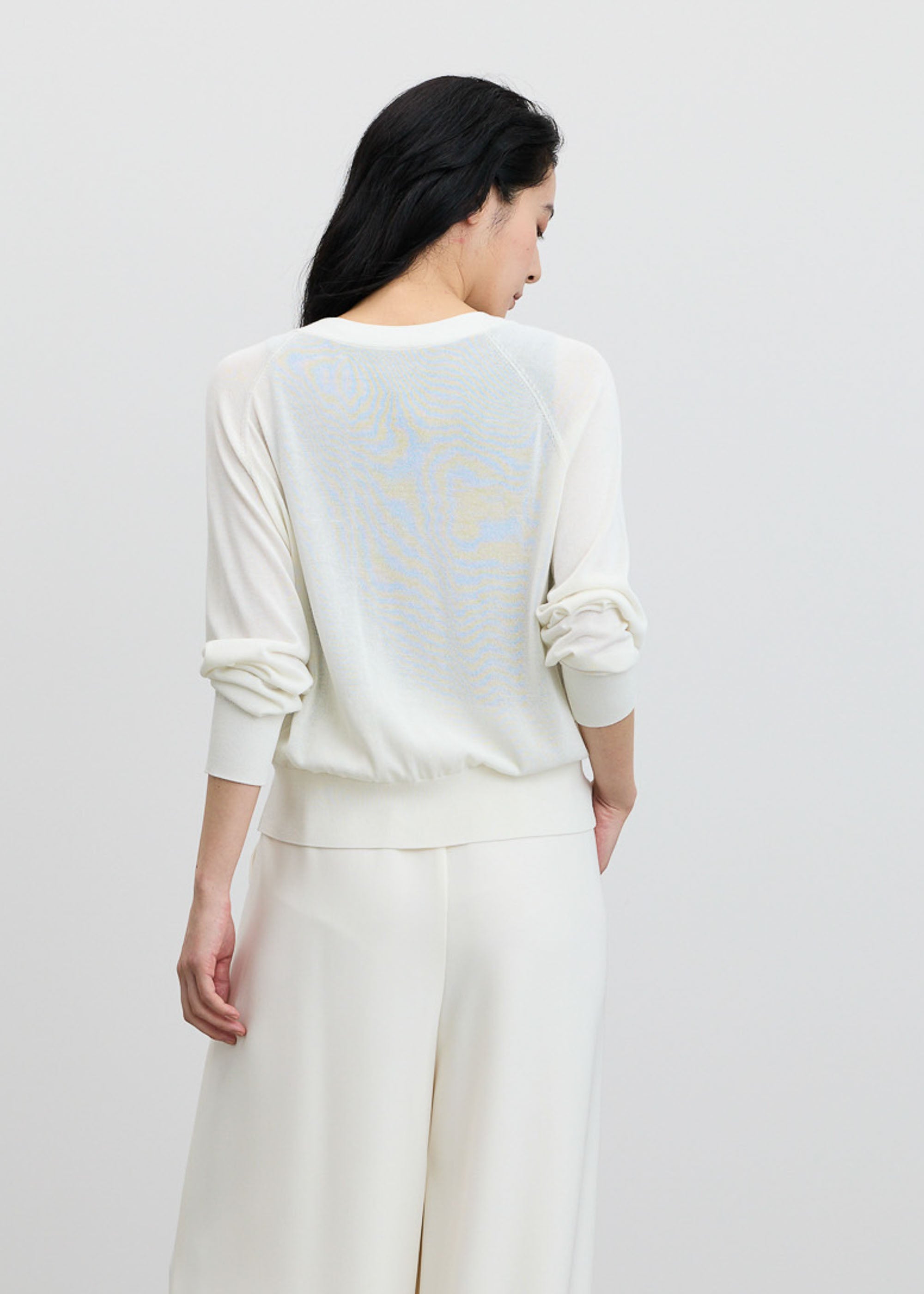 シアーVネックカーディガン - SOÉJU online store｜上質な大人の女性の