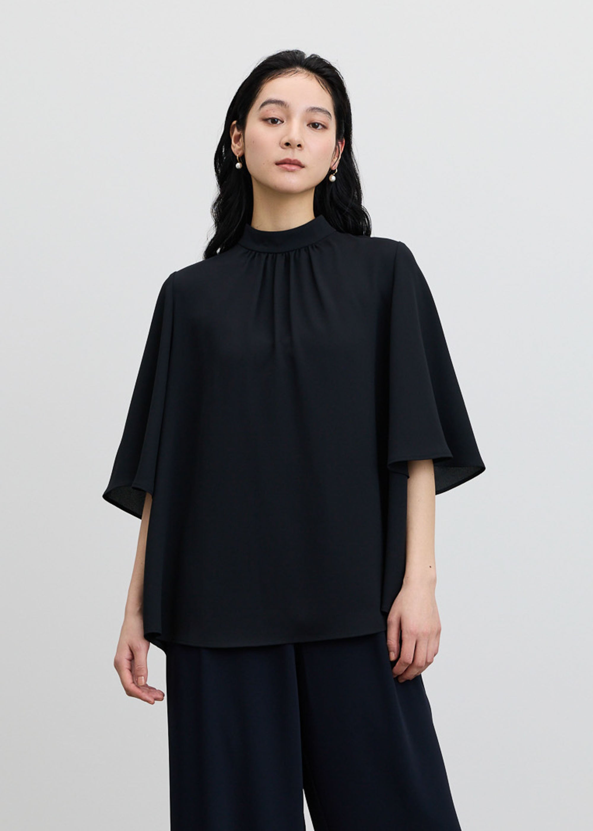 Yuko 新品完売　Drawer フレアショートスリーブブラウス ネイビー Yuko様専用 新品完売 Drawer フレアショートスリーブブラウス ネイビー