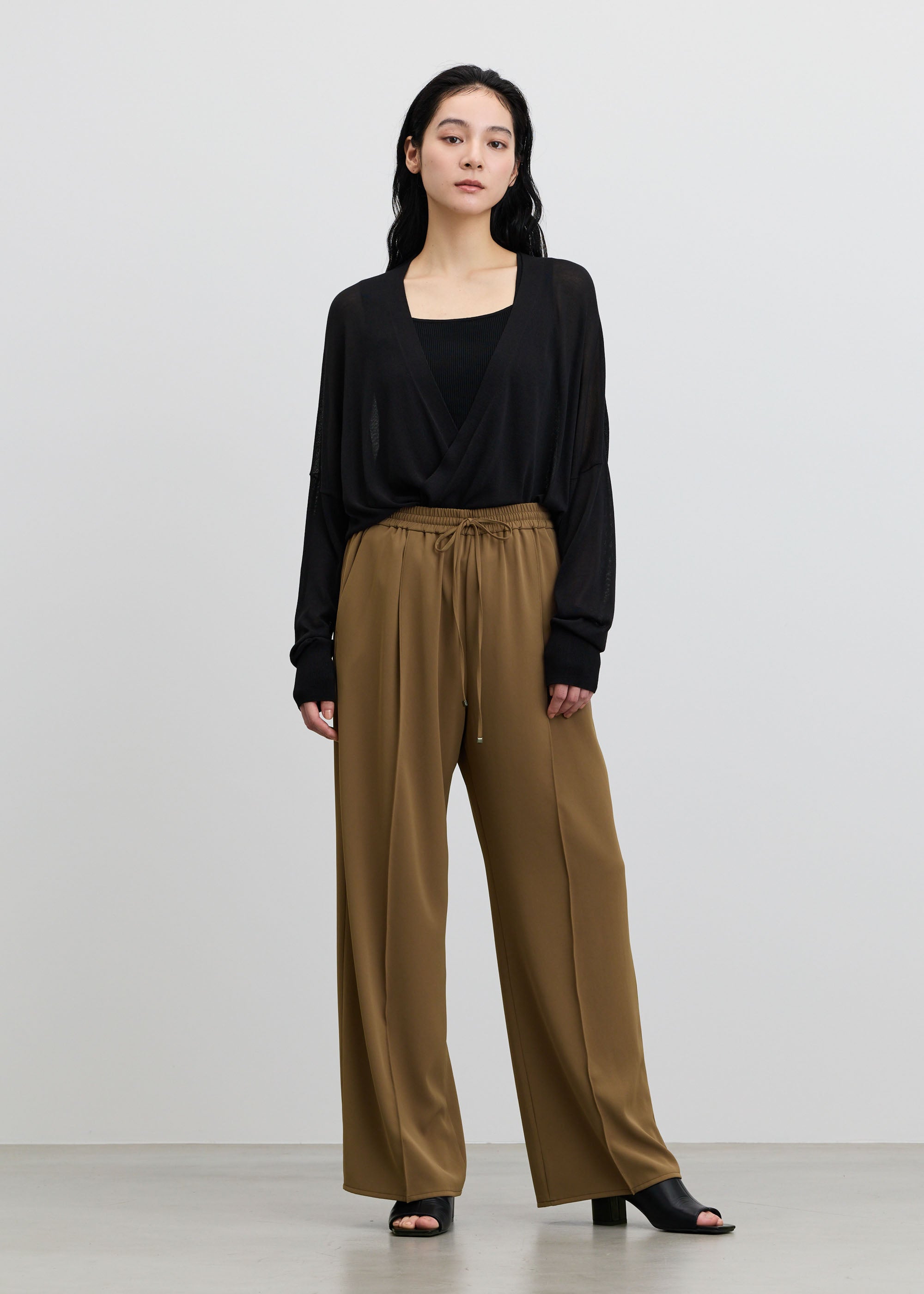 美Neck ノースリーブニット (スクエアネック)- SOÉJU online store