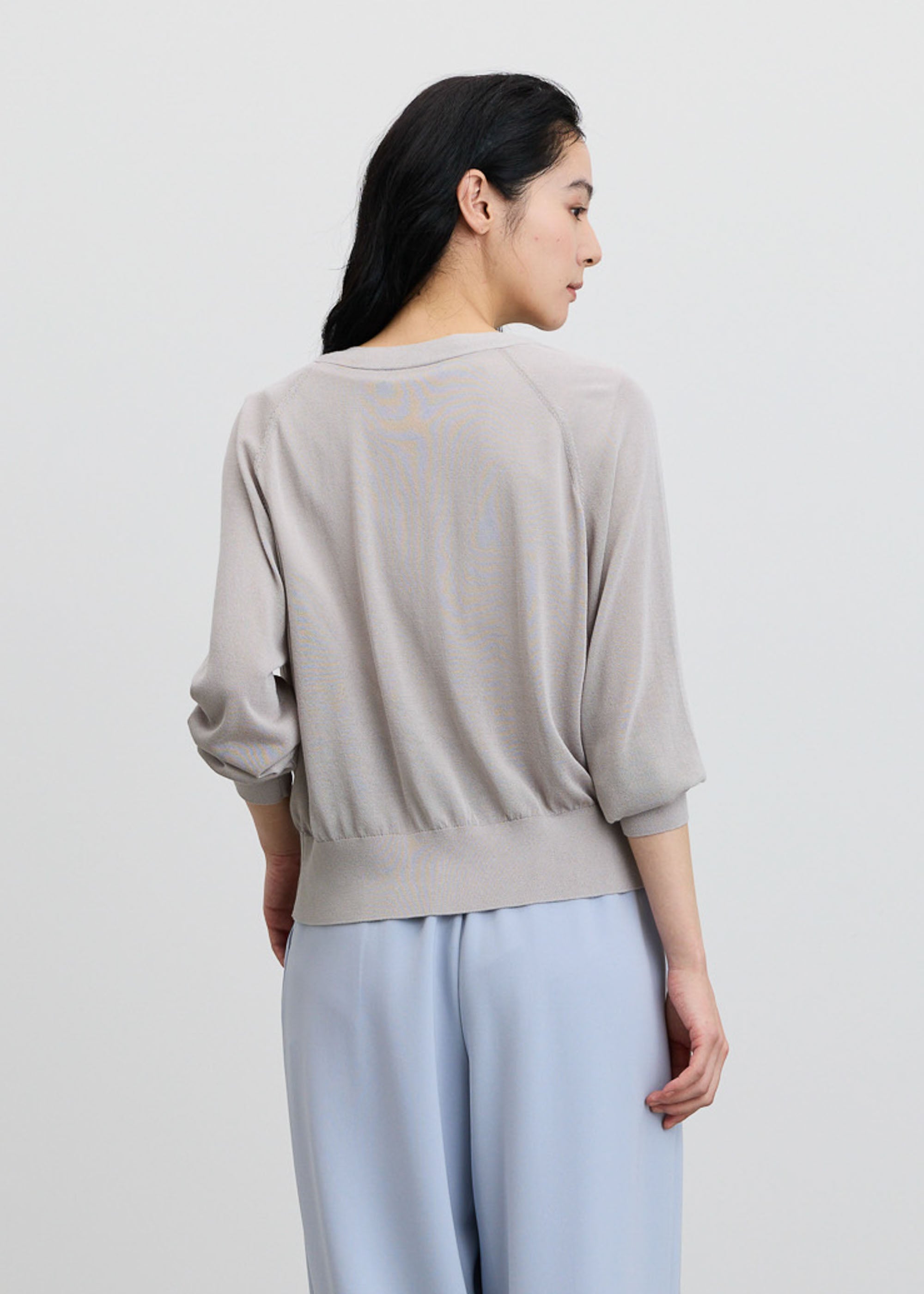 シアーVネックカーディガン - SOÉJU online store｜上質な大人の女性の