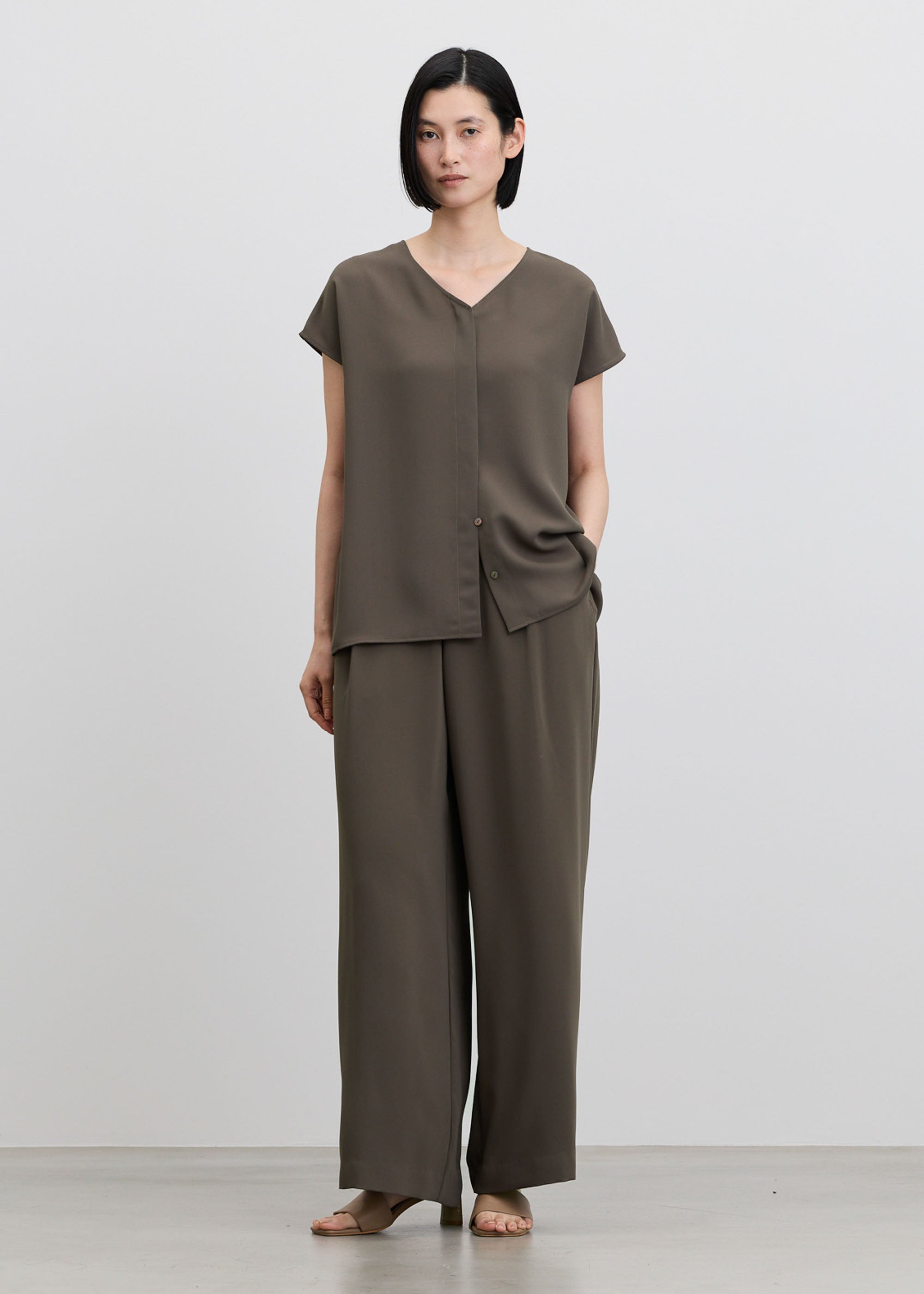 エアリージョーゼットショートスリーブブラウス