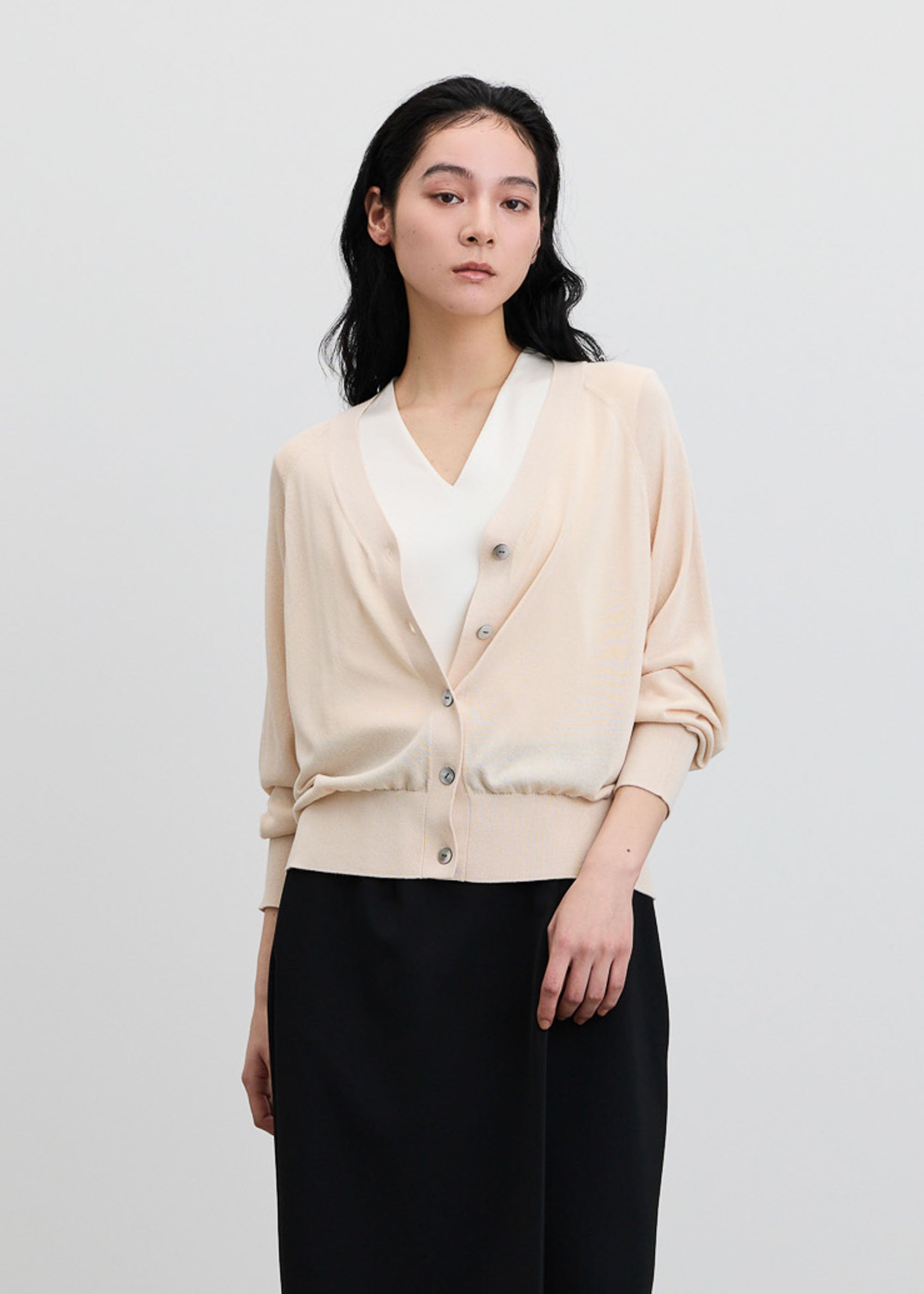 シアーVネックカーディガン - SOÉJU online store｜上質な大人の女性の