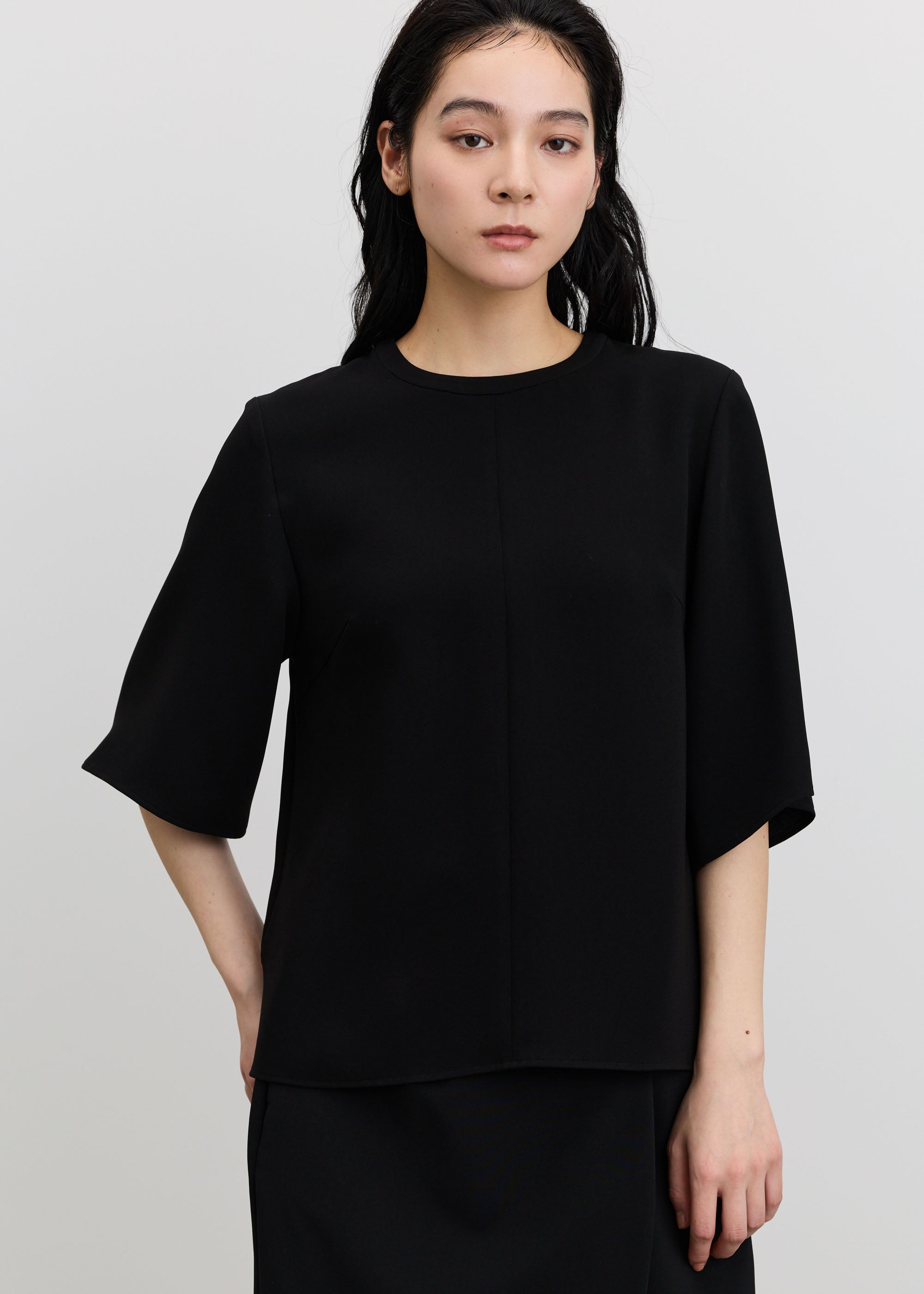 ライトクロスクルーネックブラウス - SOÉJU online store｜上質な大人
