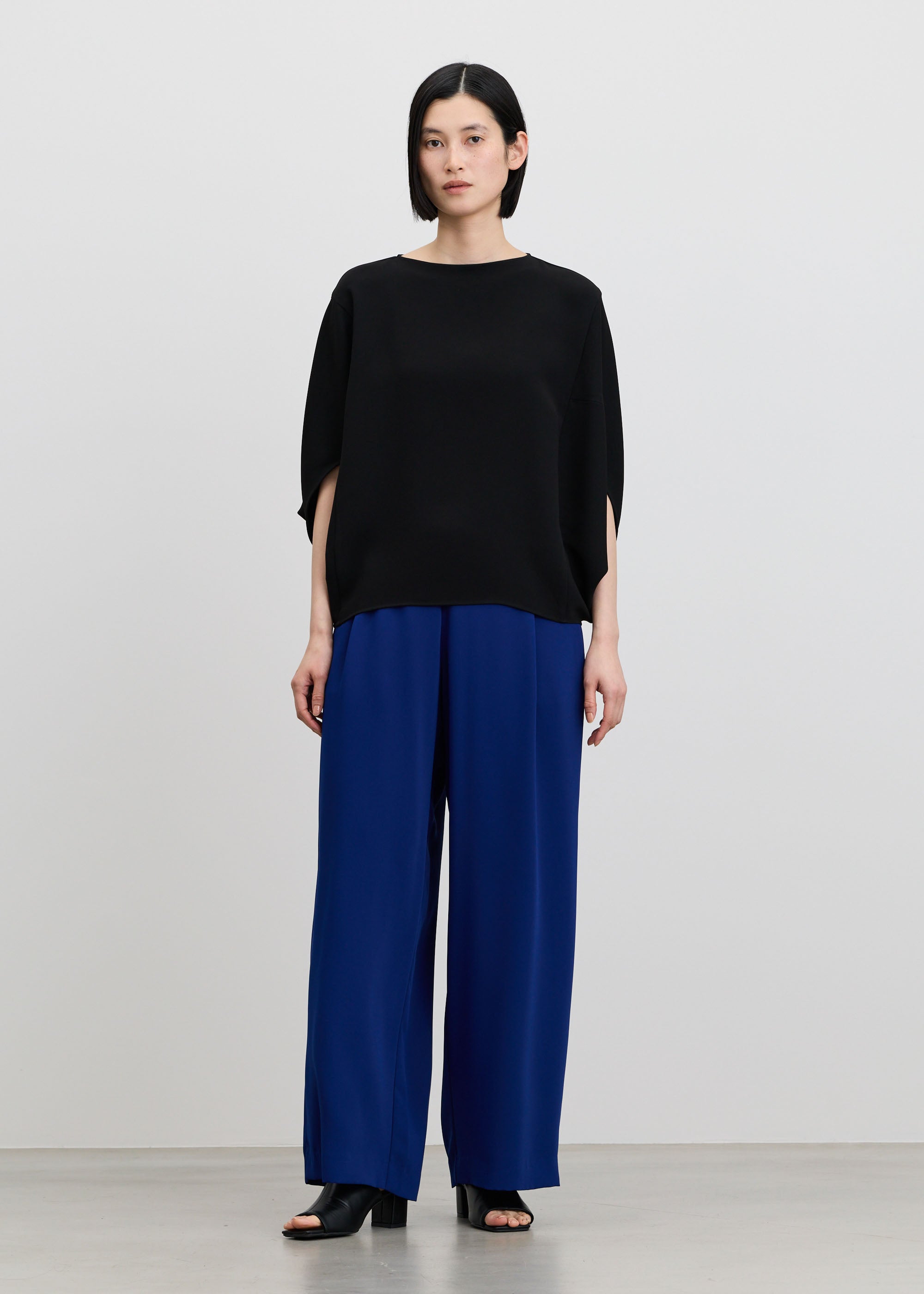 ライトクロスコクーンシルエットブラウス