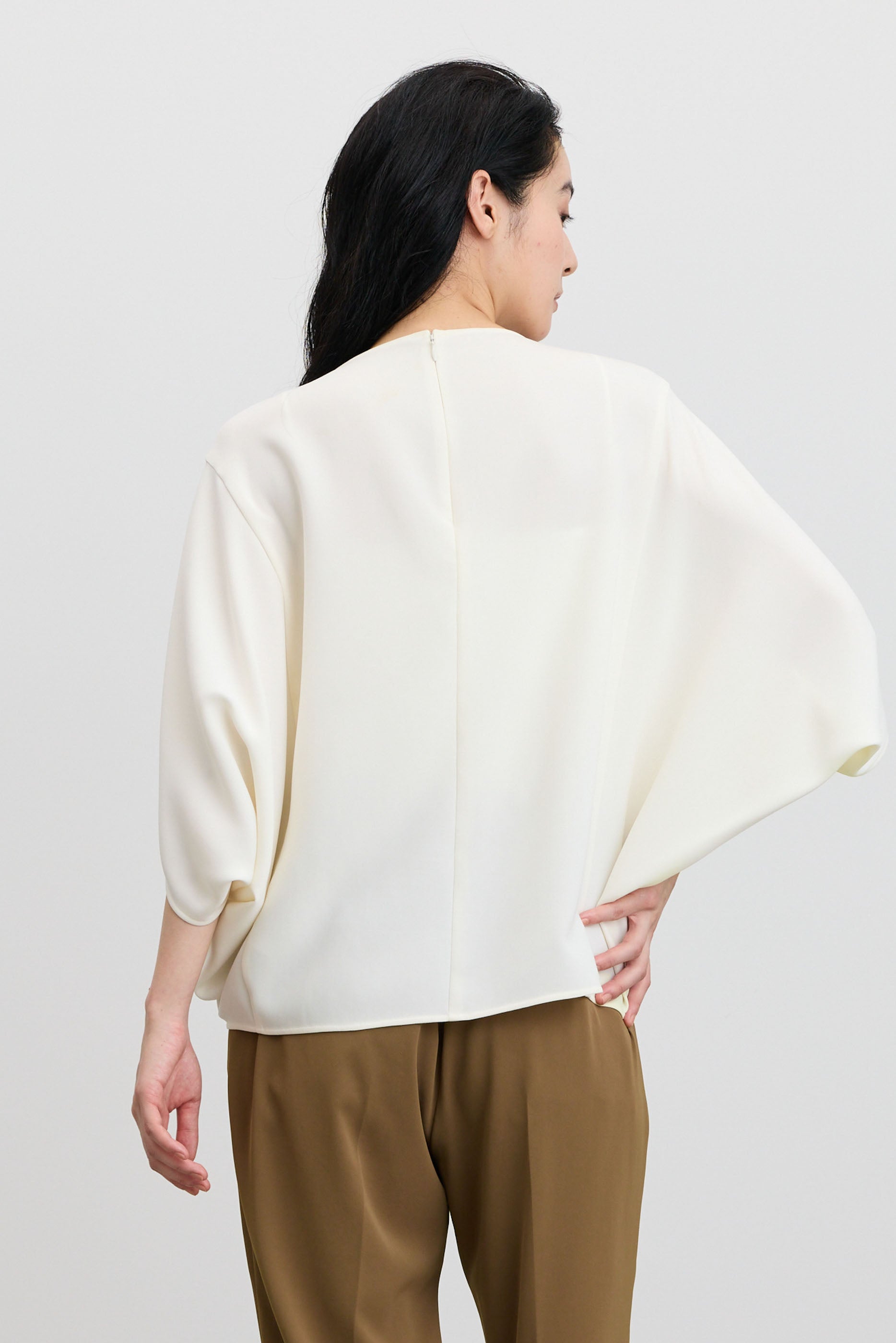 ライトクロスコクーンシルエットブラウス