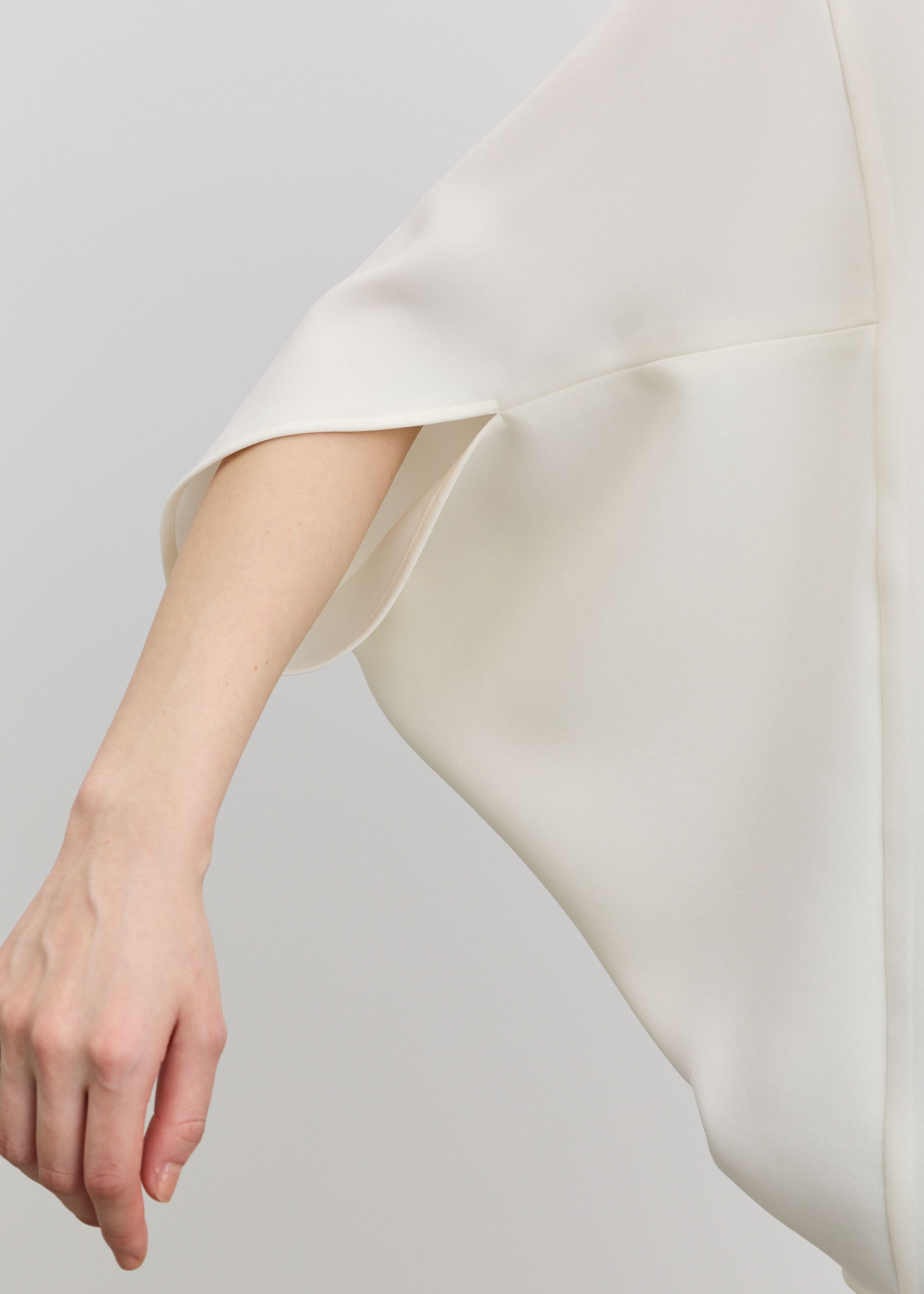 ライトクロスコクーンシルエットブラウス