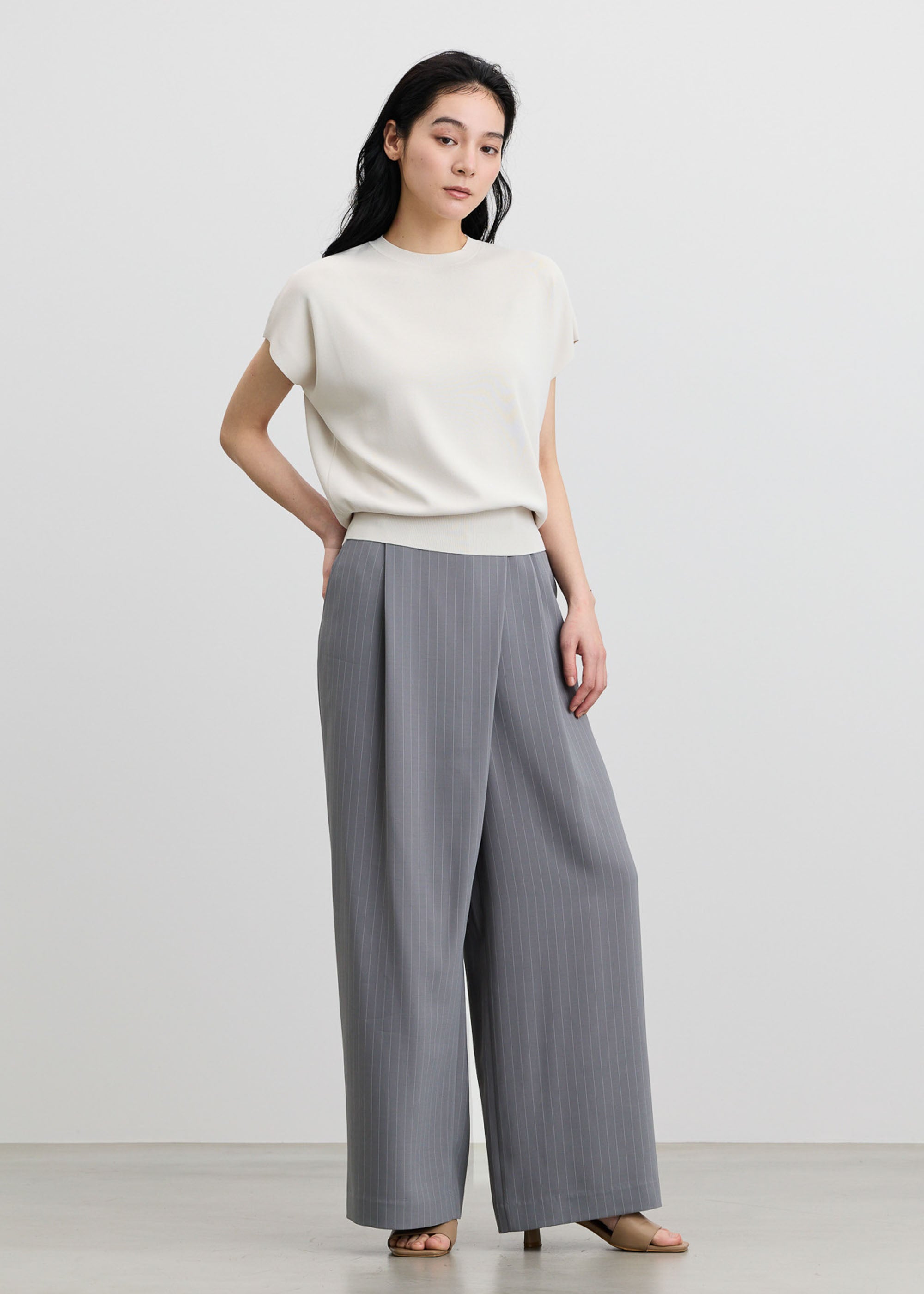 スラントタックワイドパンツ