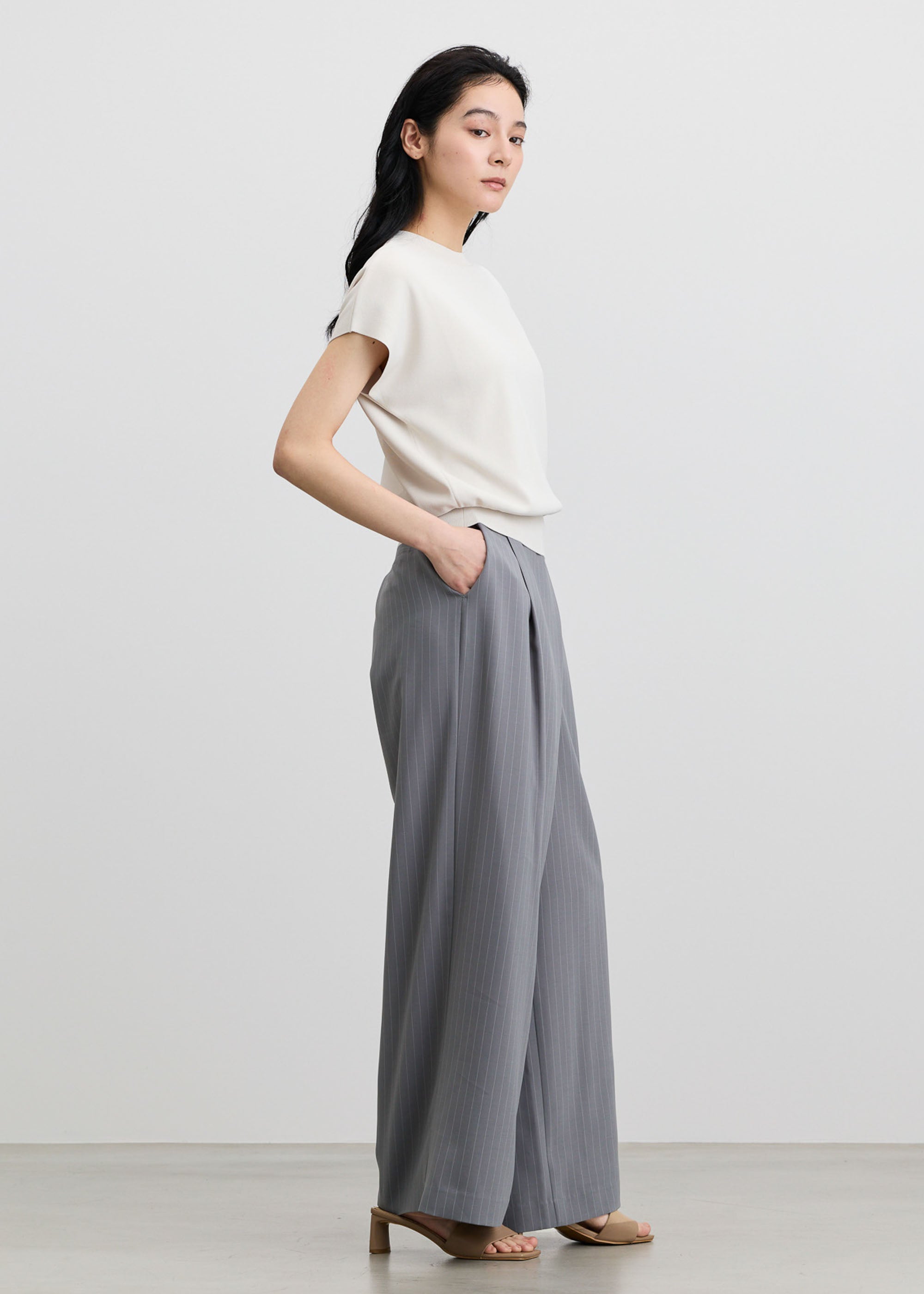 スラントタックワイドパンツ