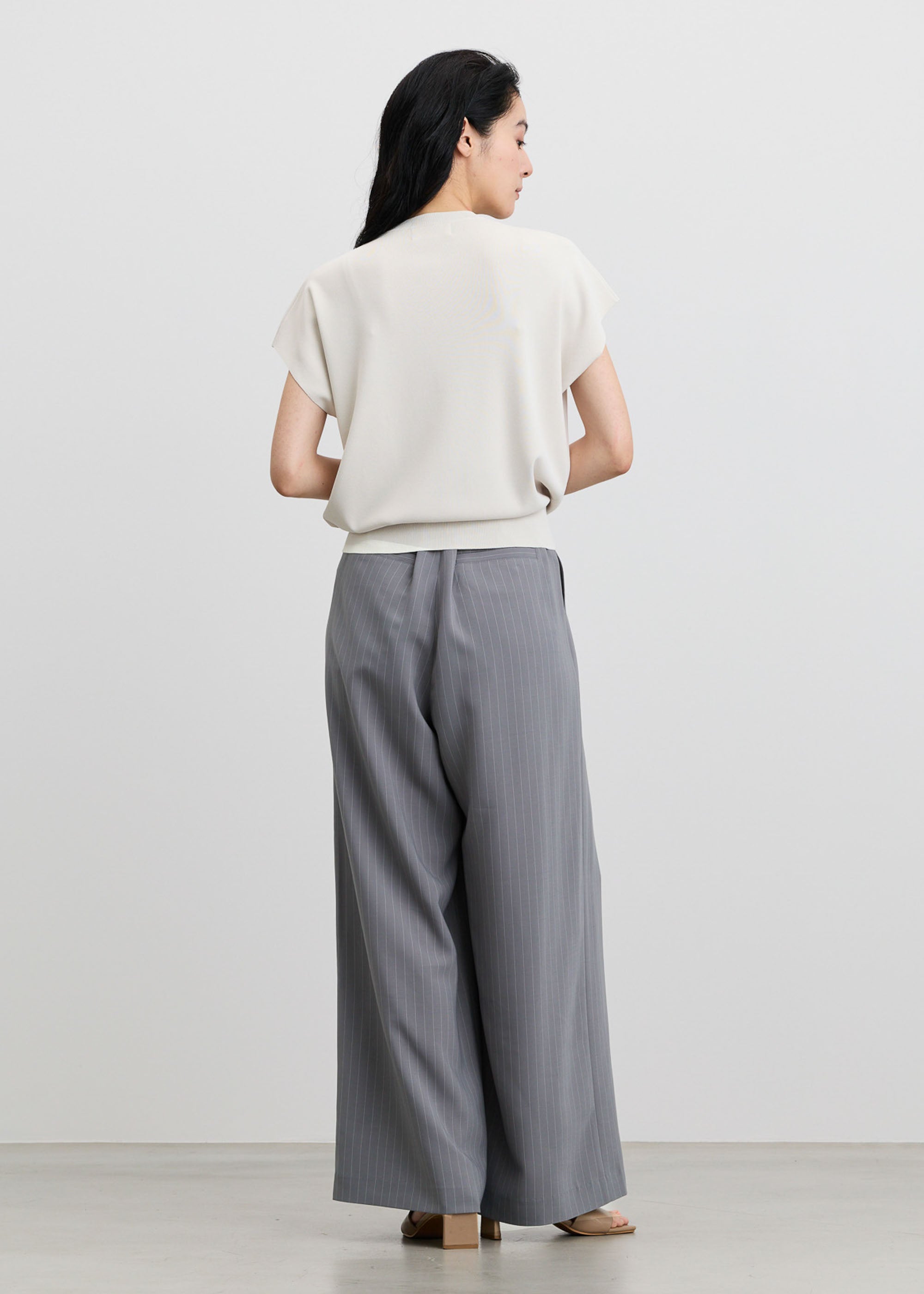 スラントタックワイドパンツ