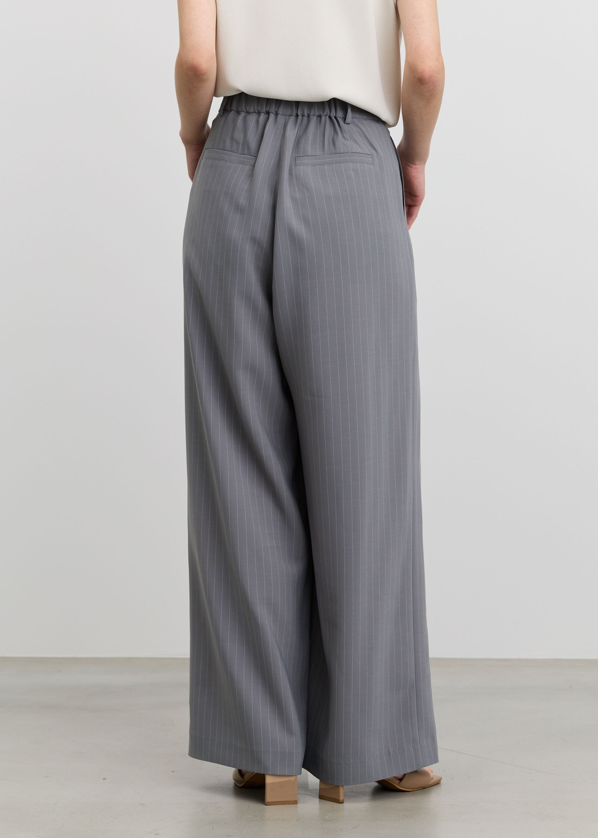 スラントタックワイドパンツ