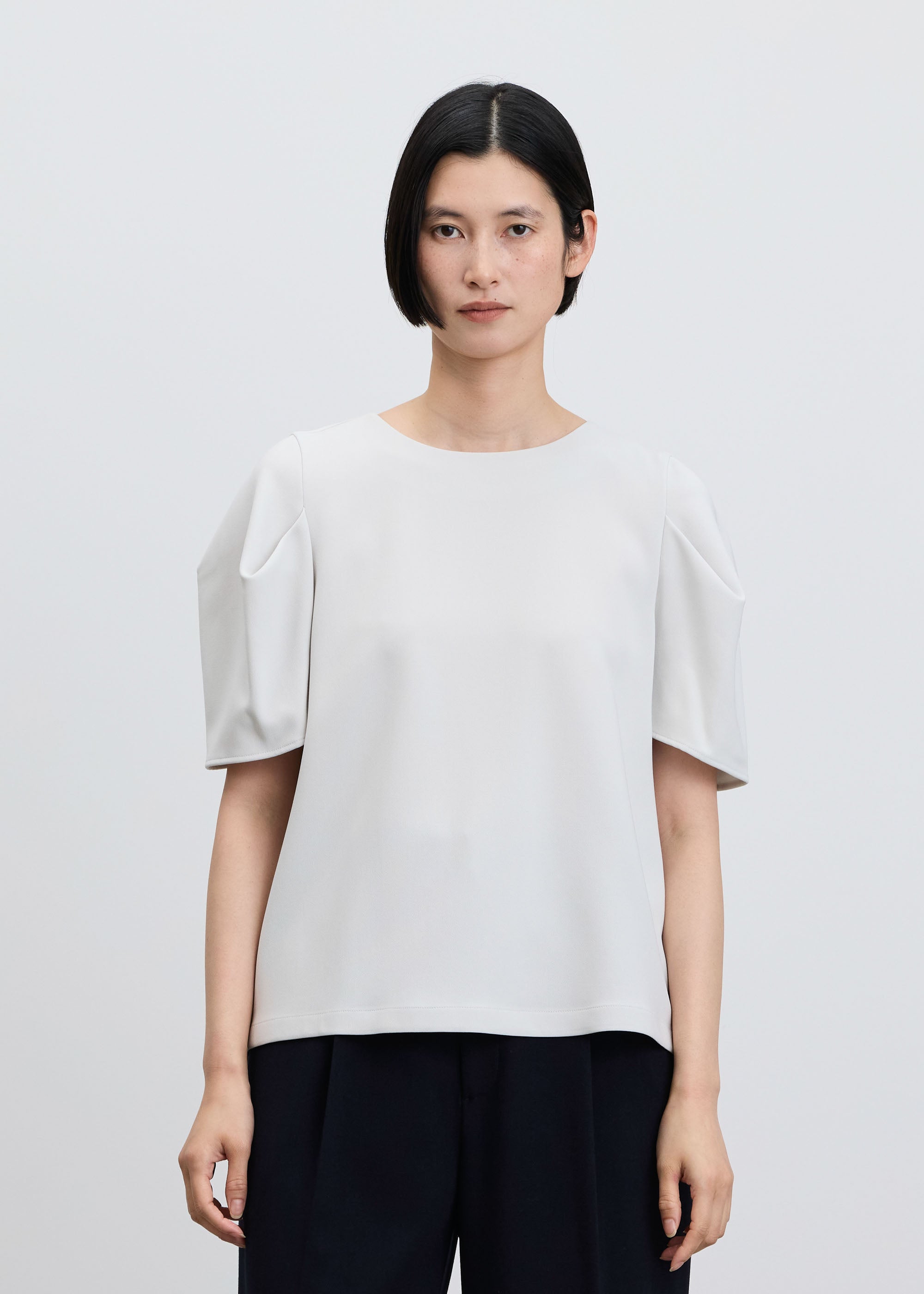 肩タックブラウス - SOÉJU online store｜上質な大人の女性のための