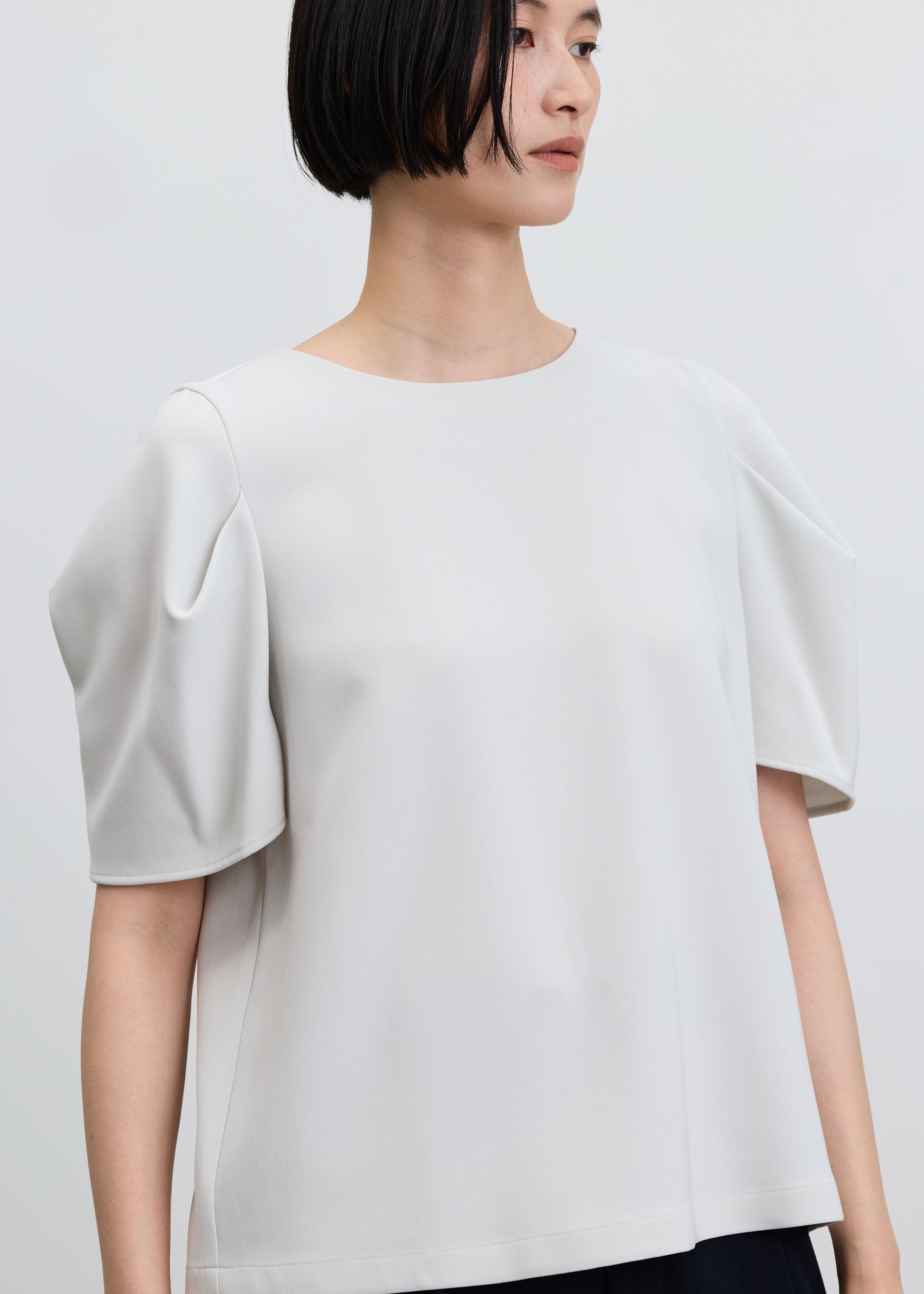 肩タックブラウス - SOÉJU online store｜上質な大人の女性のための