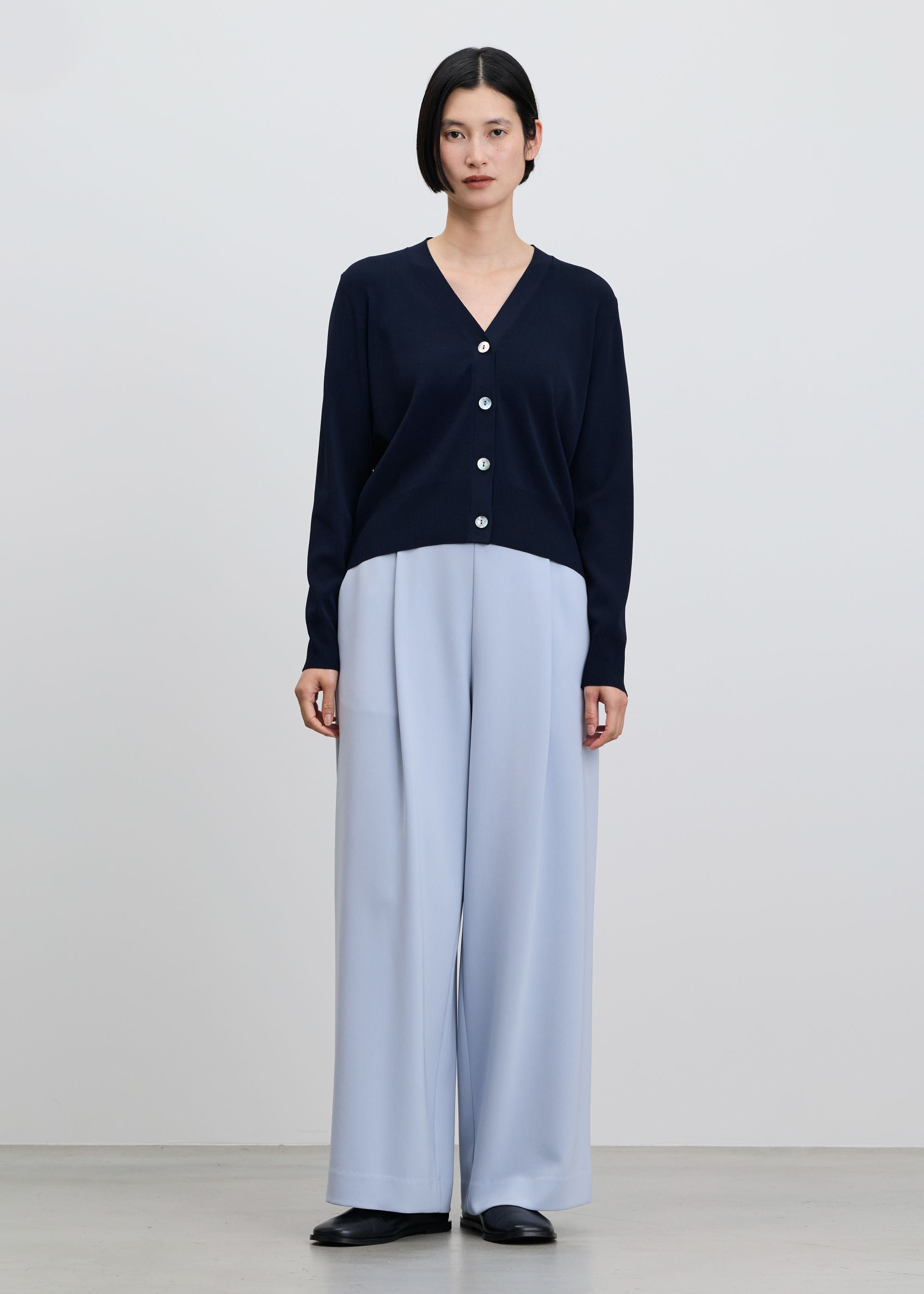 Vネックショートニットカーディガン - SOÉJU online store｜上質な大人