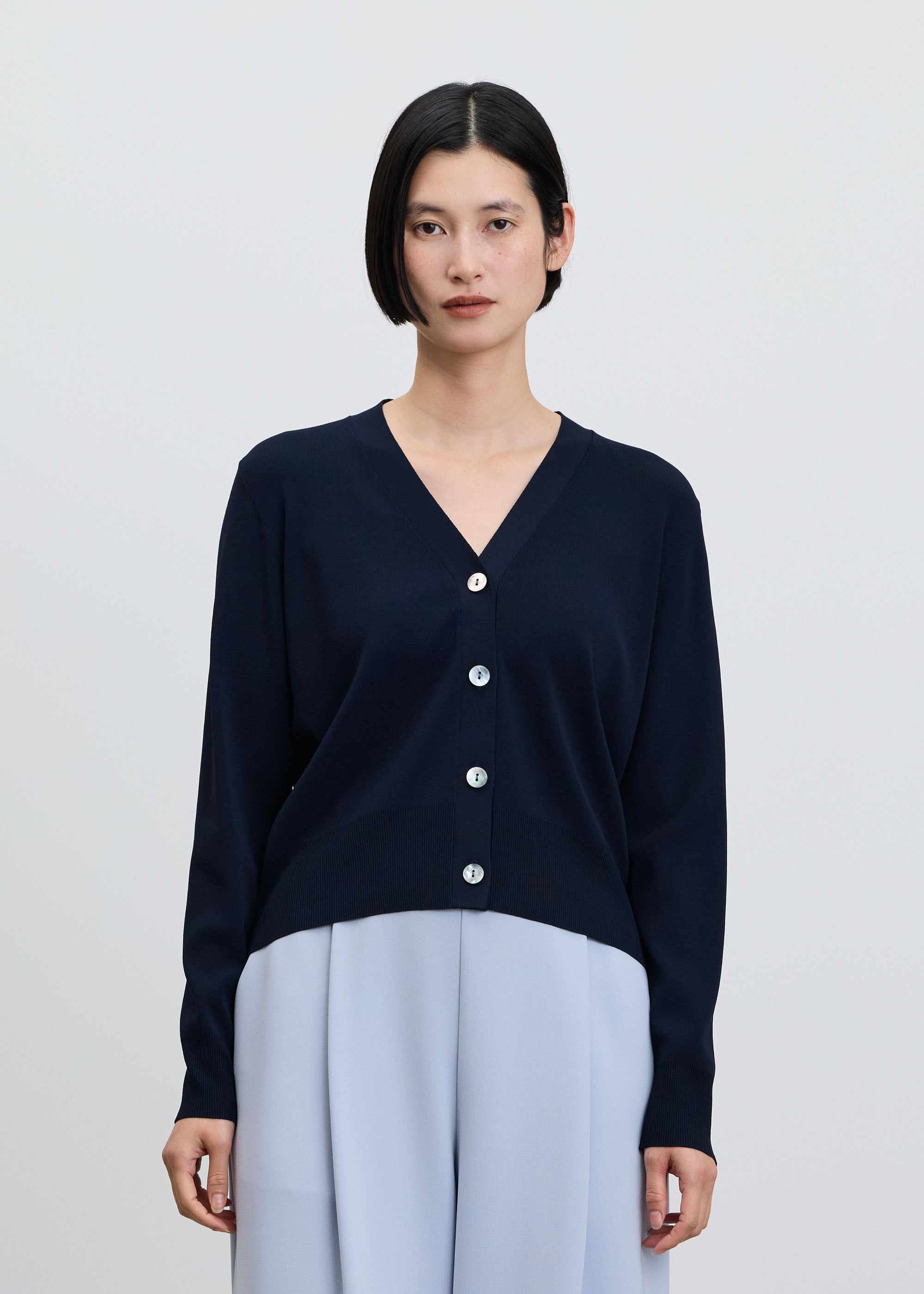 Vネックショートニットカーディガン - SOÉJU online store｜上質な大人