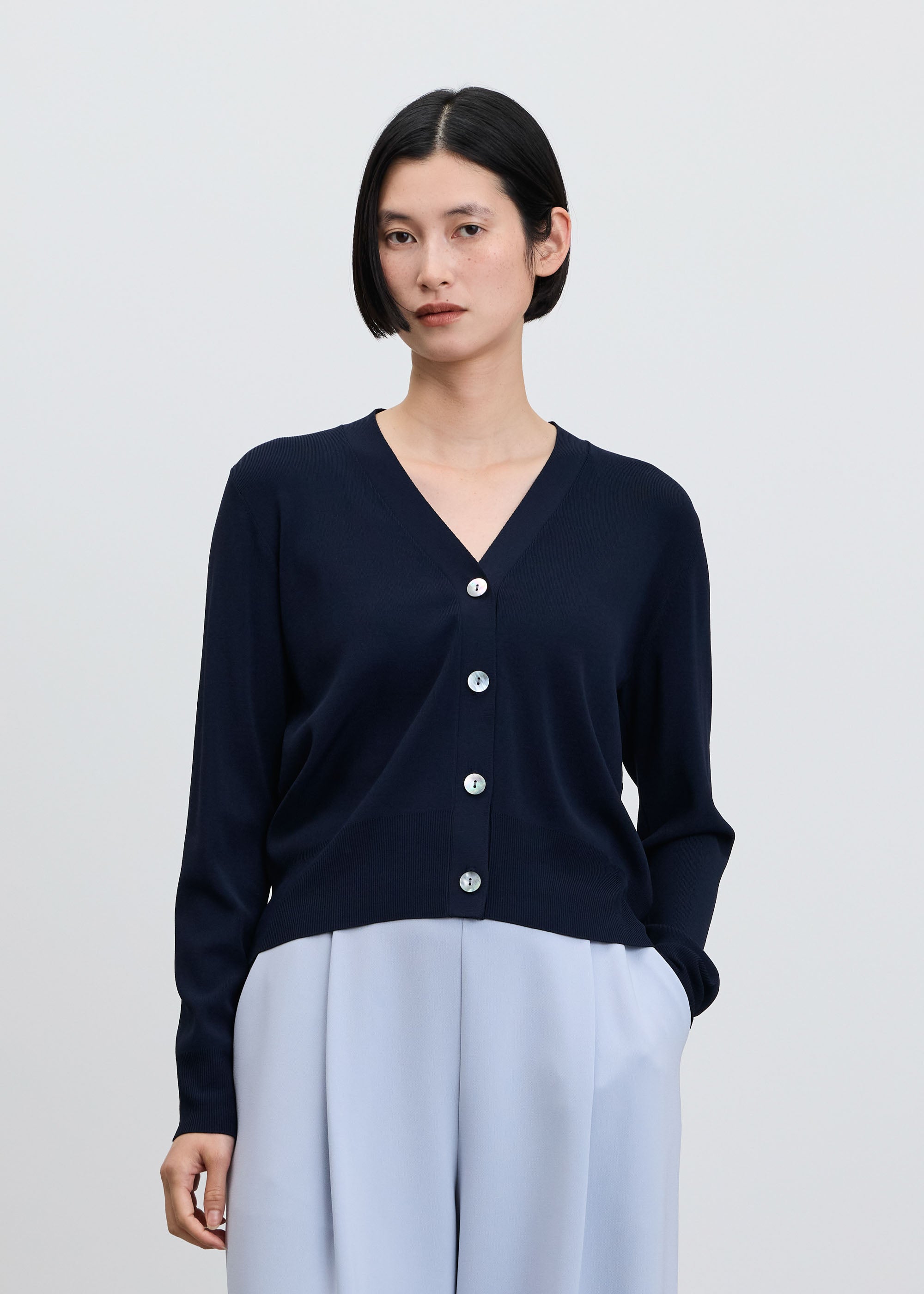 Vネックショートニットカーディガン - SOÉJU online store｜上質な大人