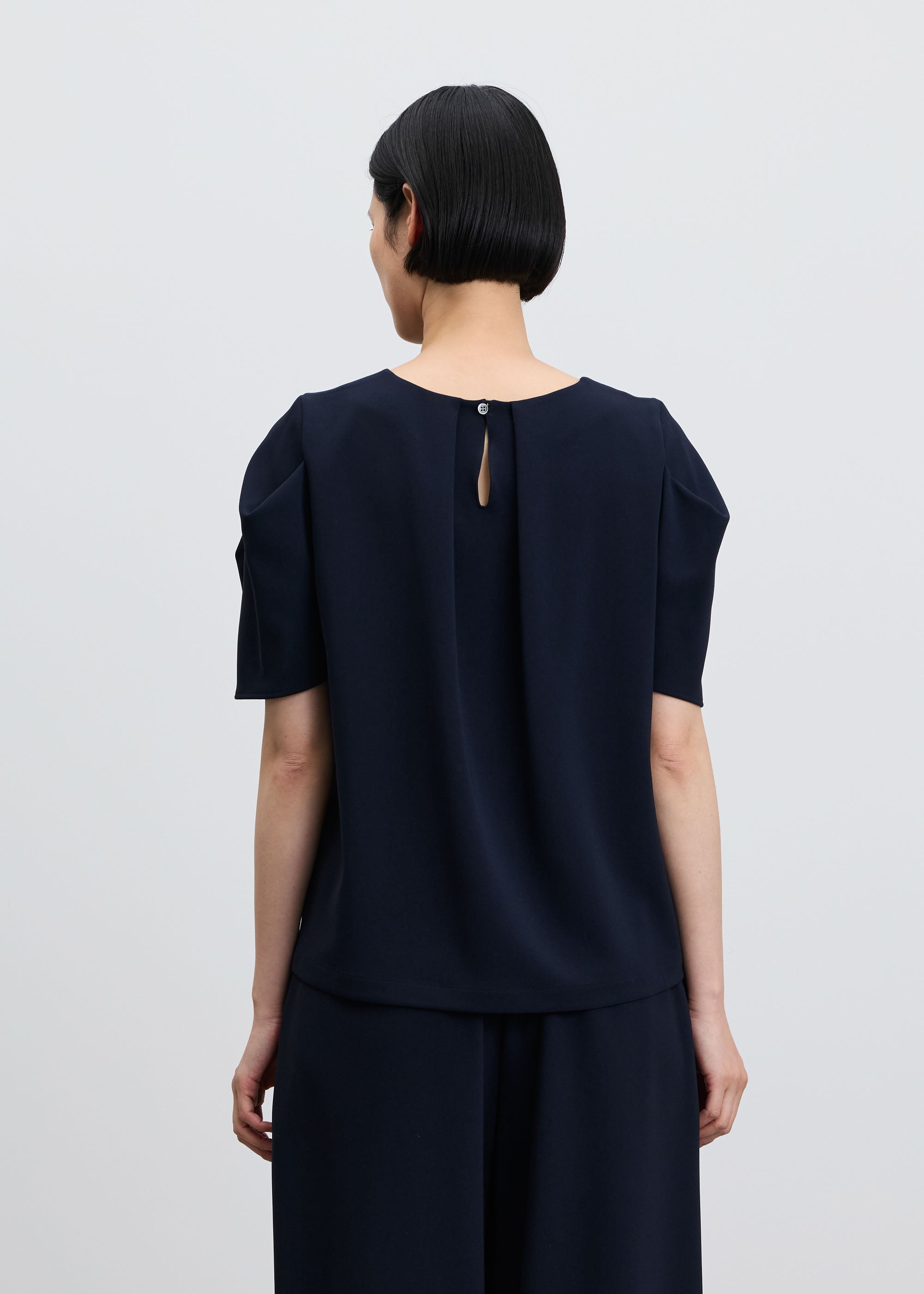 【極美品】✨SOEJU ✨肩タック ブラウス プルオーバー ブラック 肩タックブラウス - SOÉJU online store｜上質な大人の女性のための
