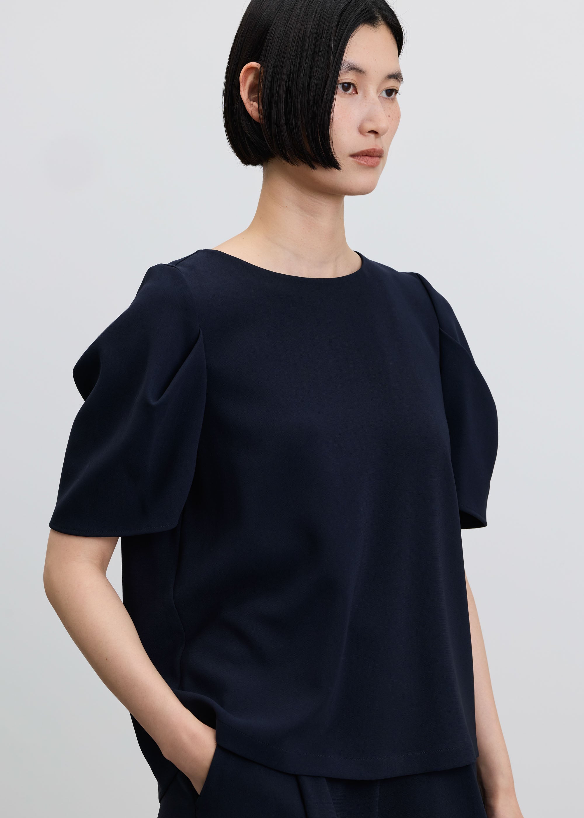 肩タックブラウス - SOÉJU online store｜上質な大人の女性のための