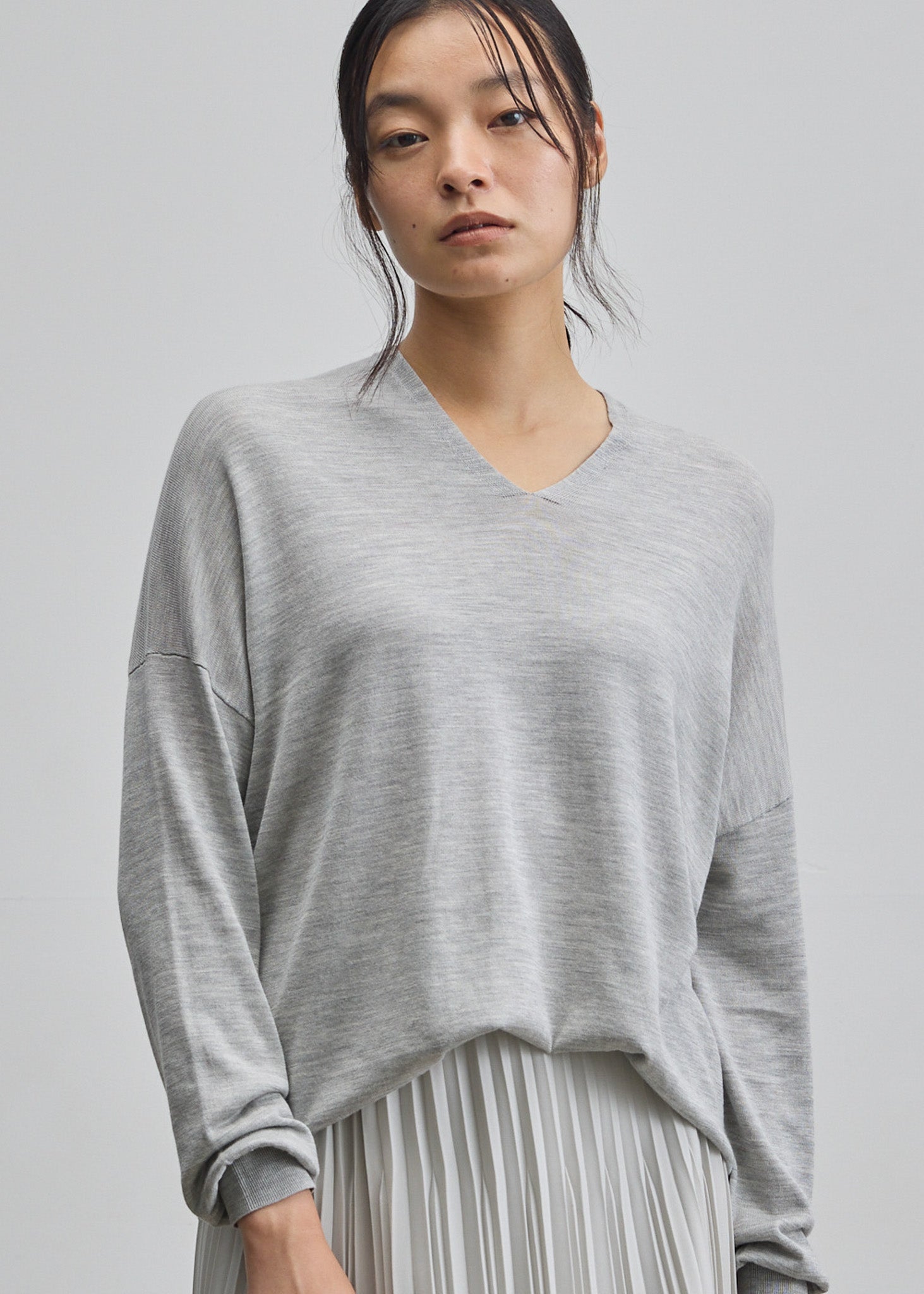 シルクコットンVネックニットプルオーバー - SOÉJU online store