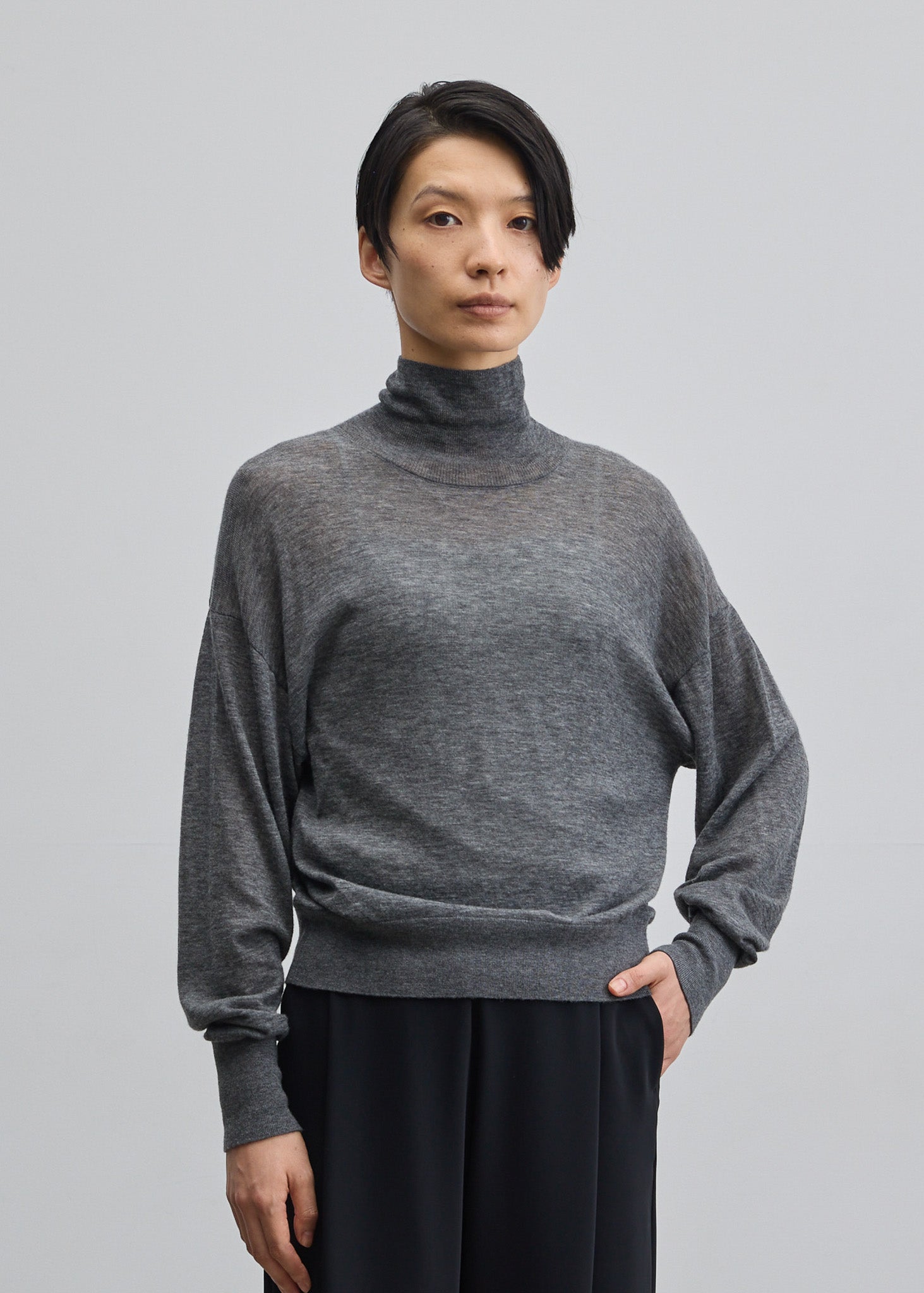 2025FW 9月新作　ミストプリーツ半袖トップス 灰色 2025FW 9月新作 ミストプリーツ半袖トップス 灰色