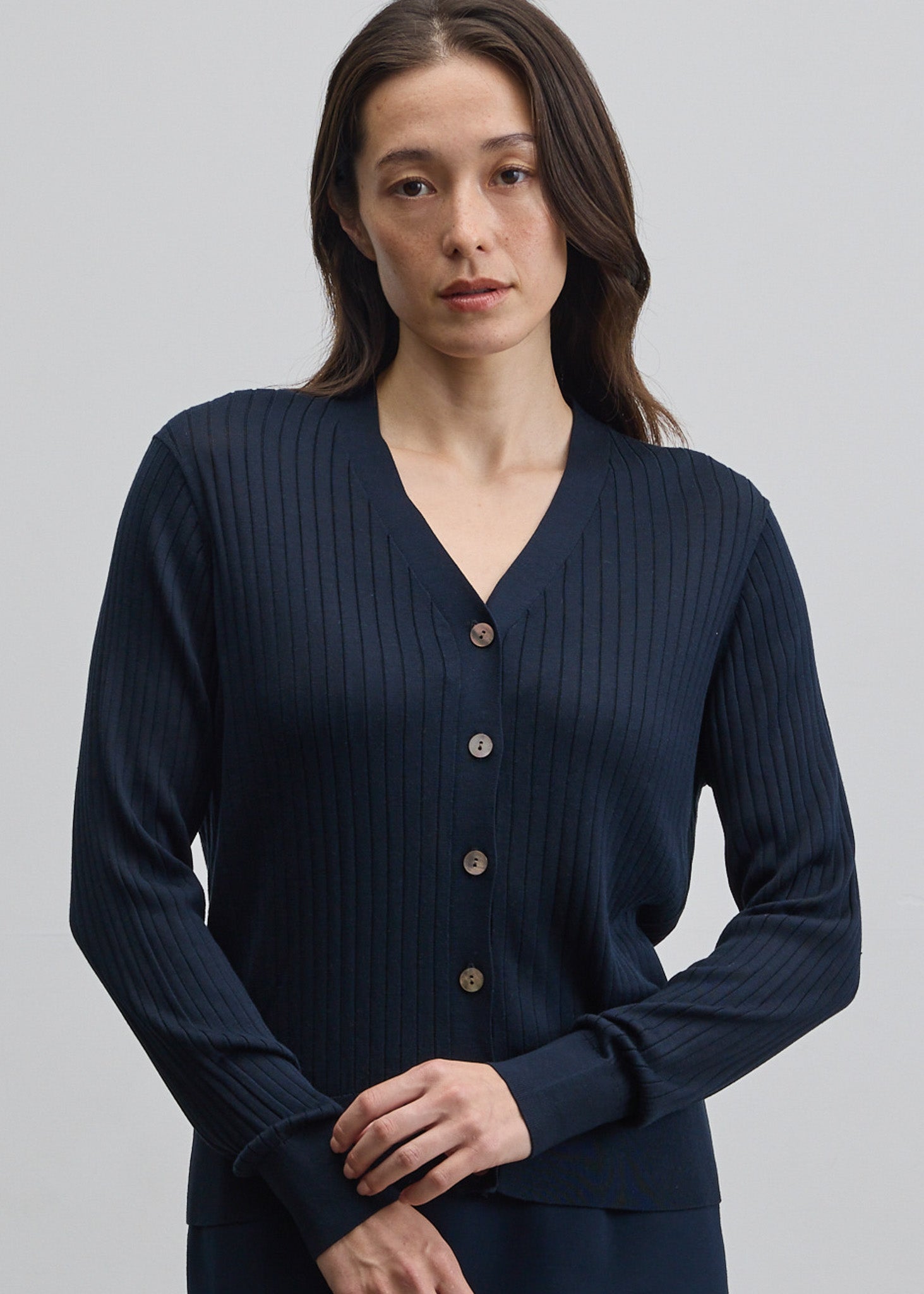 SOEJU 美品Vネックカーディガン 青 M 手洗い可 シルクワイドリブVネックカーディガン - SOÉJU online store