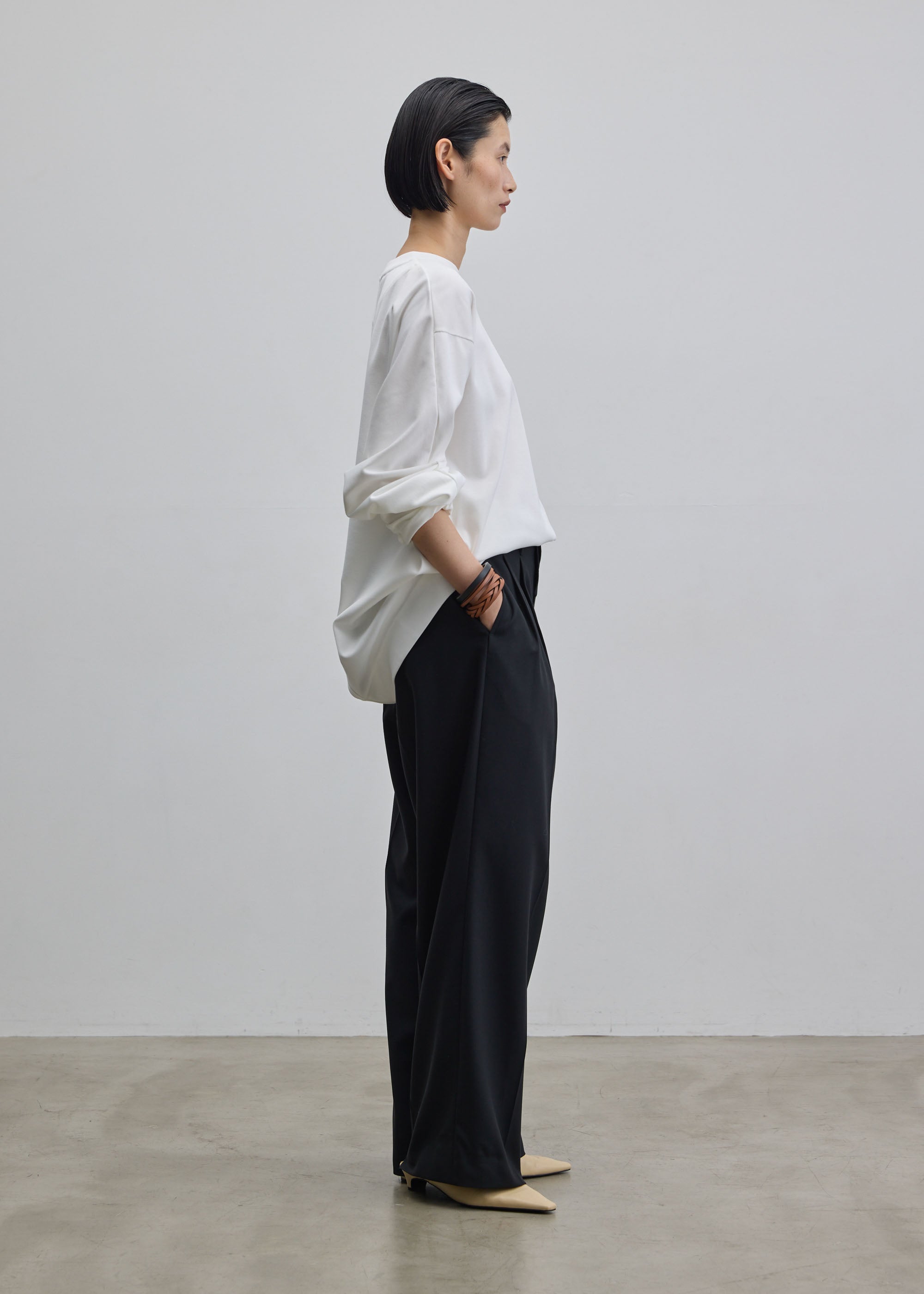 ウールツイルタックワイドストレートパンツ