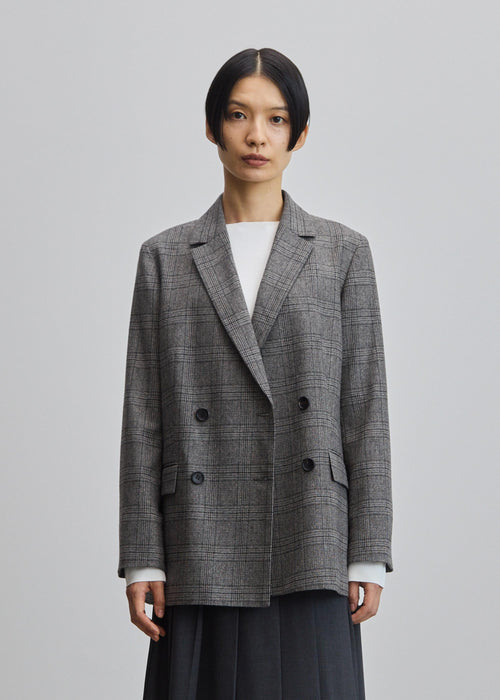 モデル:170cm サイズ:M