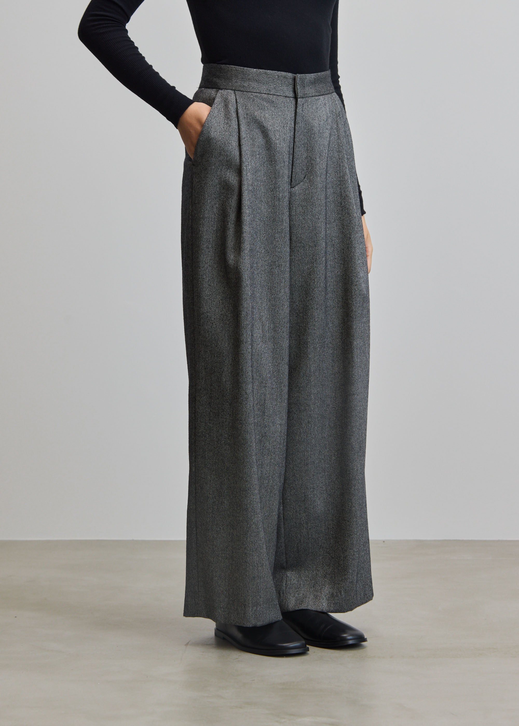 ヘリンボーンタックワイドパンツ - SOÉJU online store｜上質な大人の