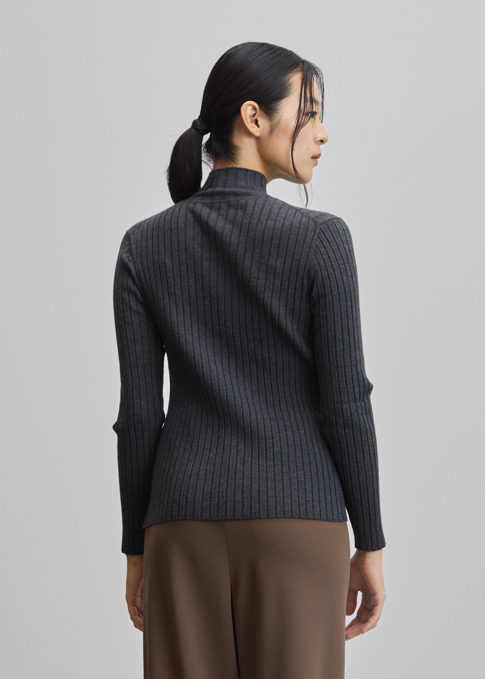 soejuタートルネックセーター(ブラック) ワイドリブタートルネックニット - SOÉJU online store｜上質な