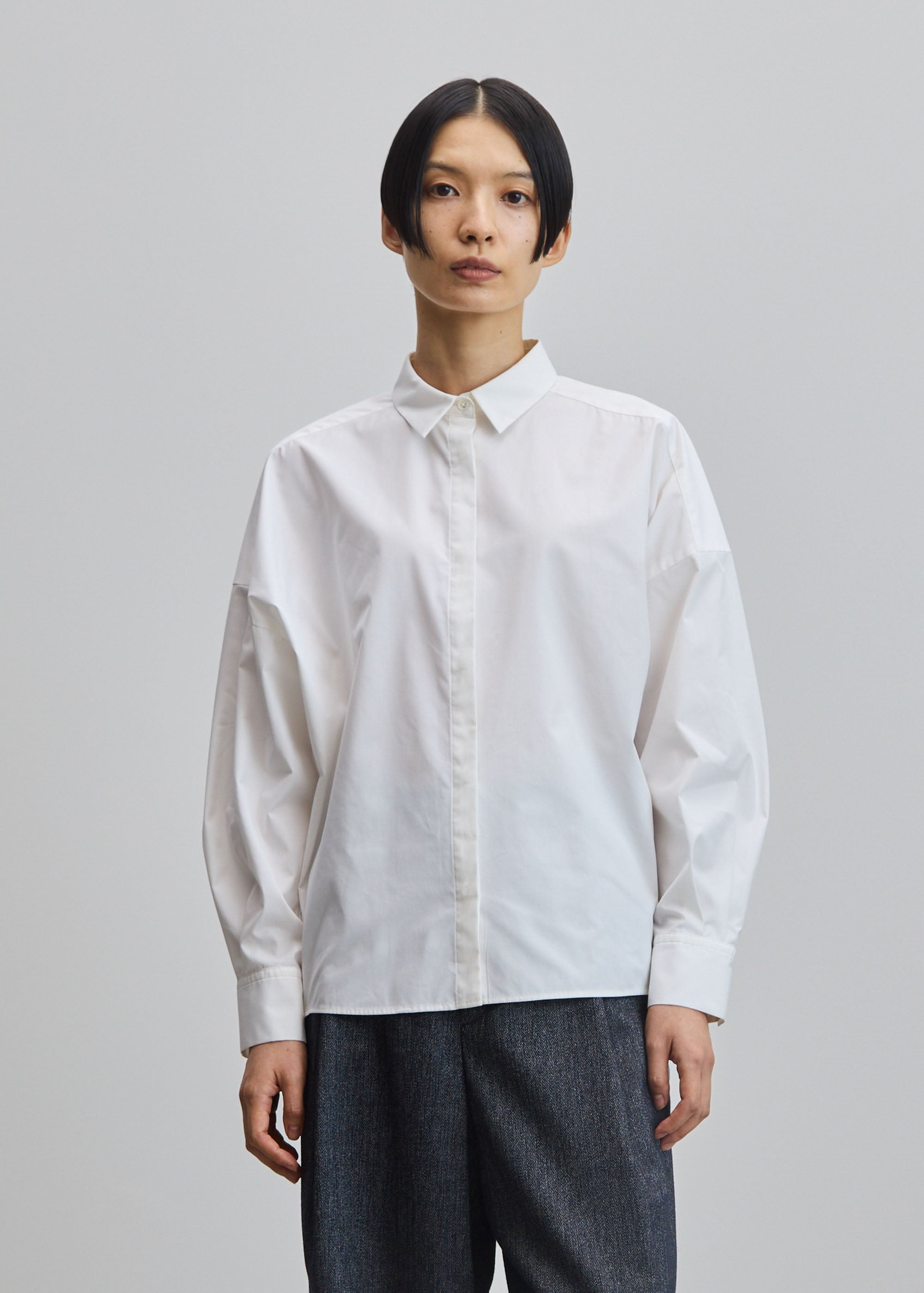 タグ付き新品✨SOEJU コクーンシャツ　白　M ソージュ　白シャツ　ブラウス コクーンシャツ - SOÉJU online store｜上質な大人の女性のため