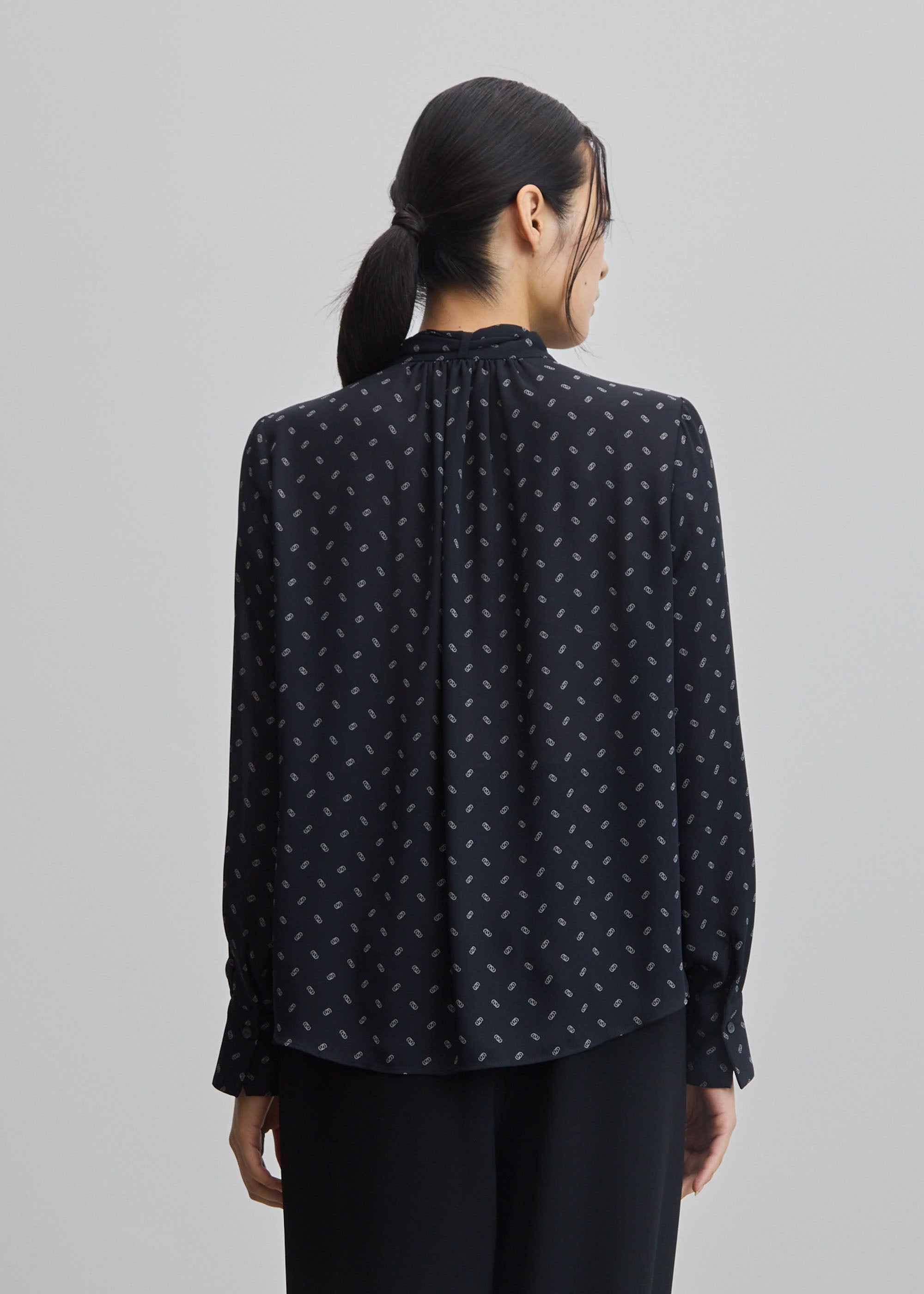 ビット柄スカーフ付きブラウス