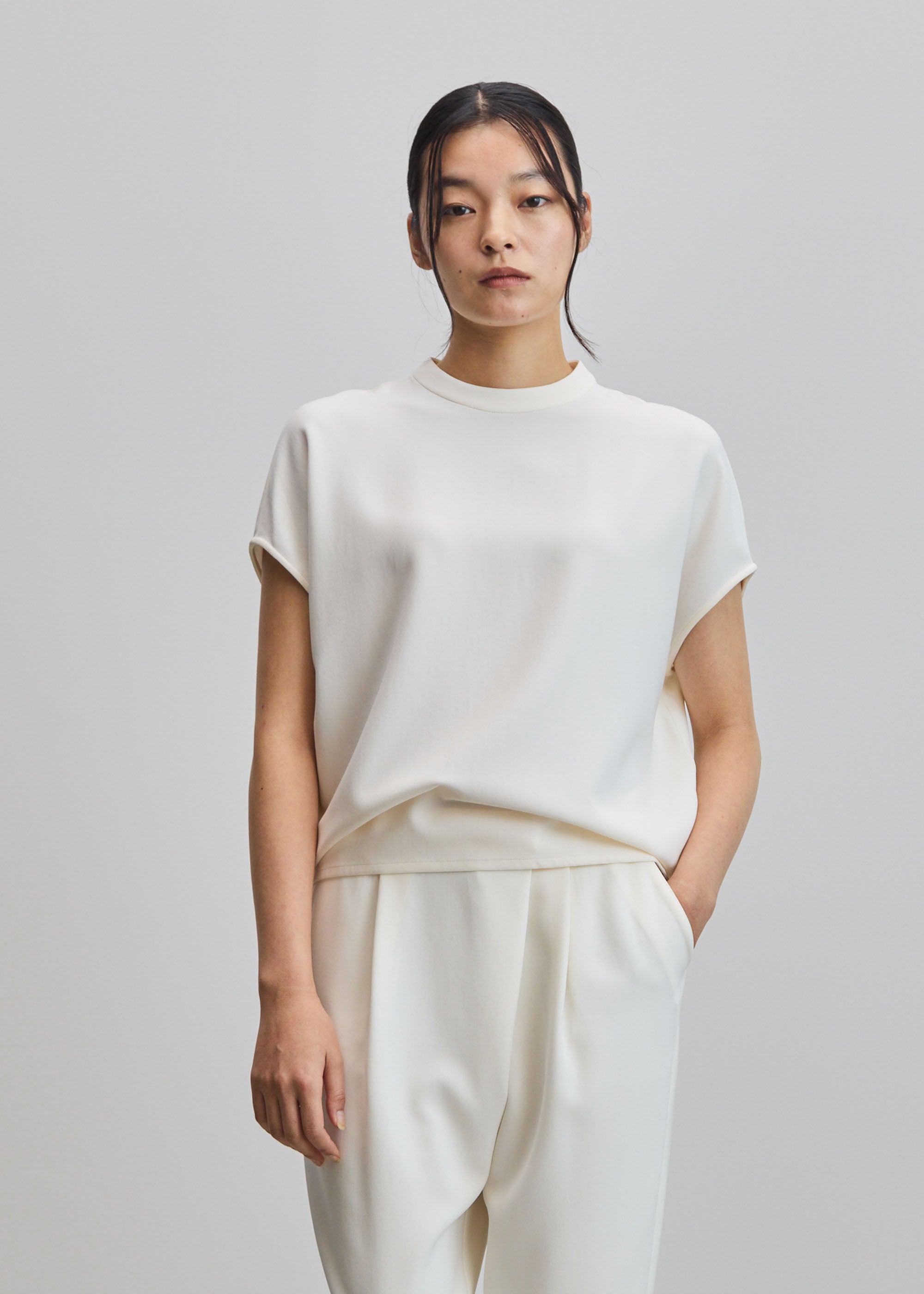 【新品】 SOÉJU ソージュ スタンドカラーコクーンブラウス ライトグレー S スタンドカラーコクーンブラウス - SOÉJU online store|上質な